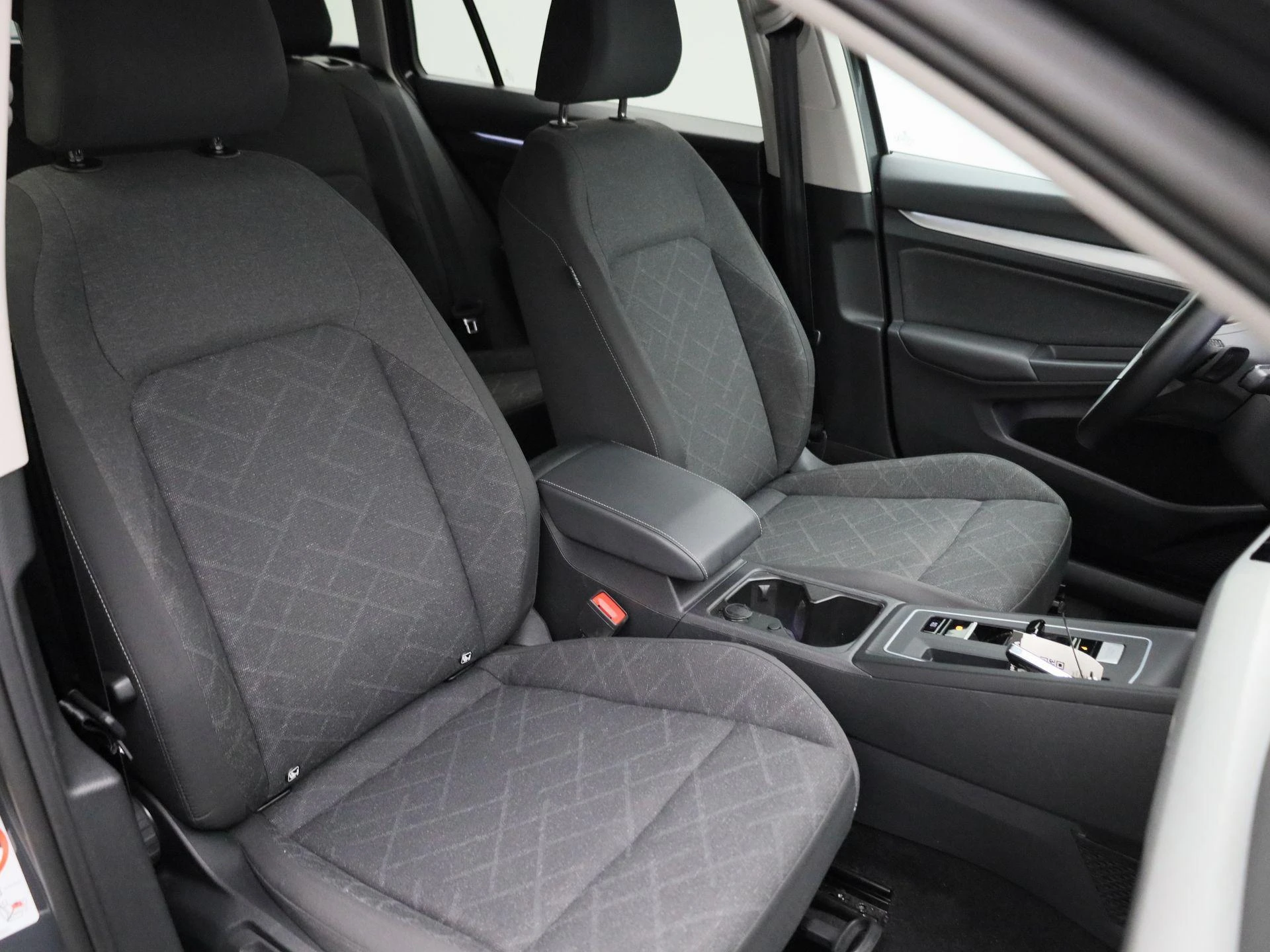 Volkswagen-Golf-image-35