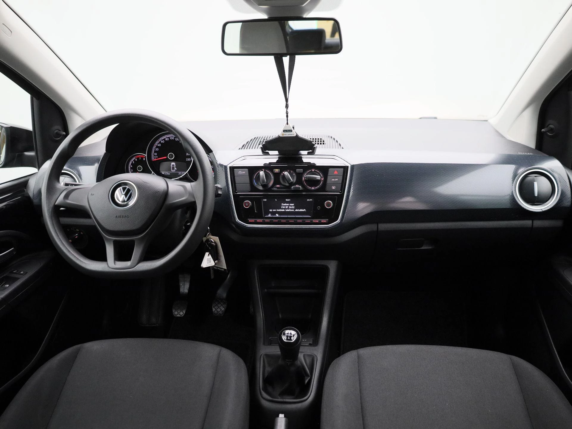 Volkswagen-up!-image-26