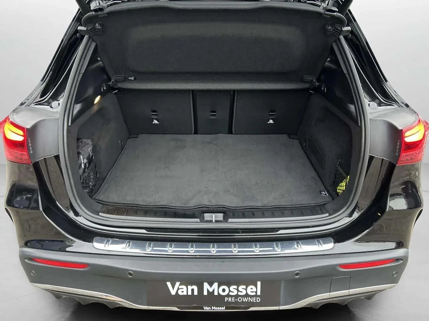 Mercedes-Benz-EQA-image-19