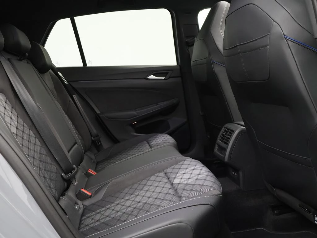 Volkswagen-Golf-image-15