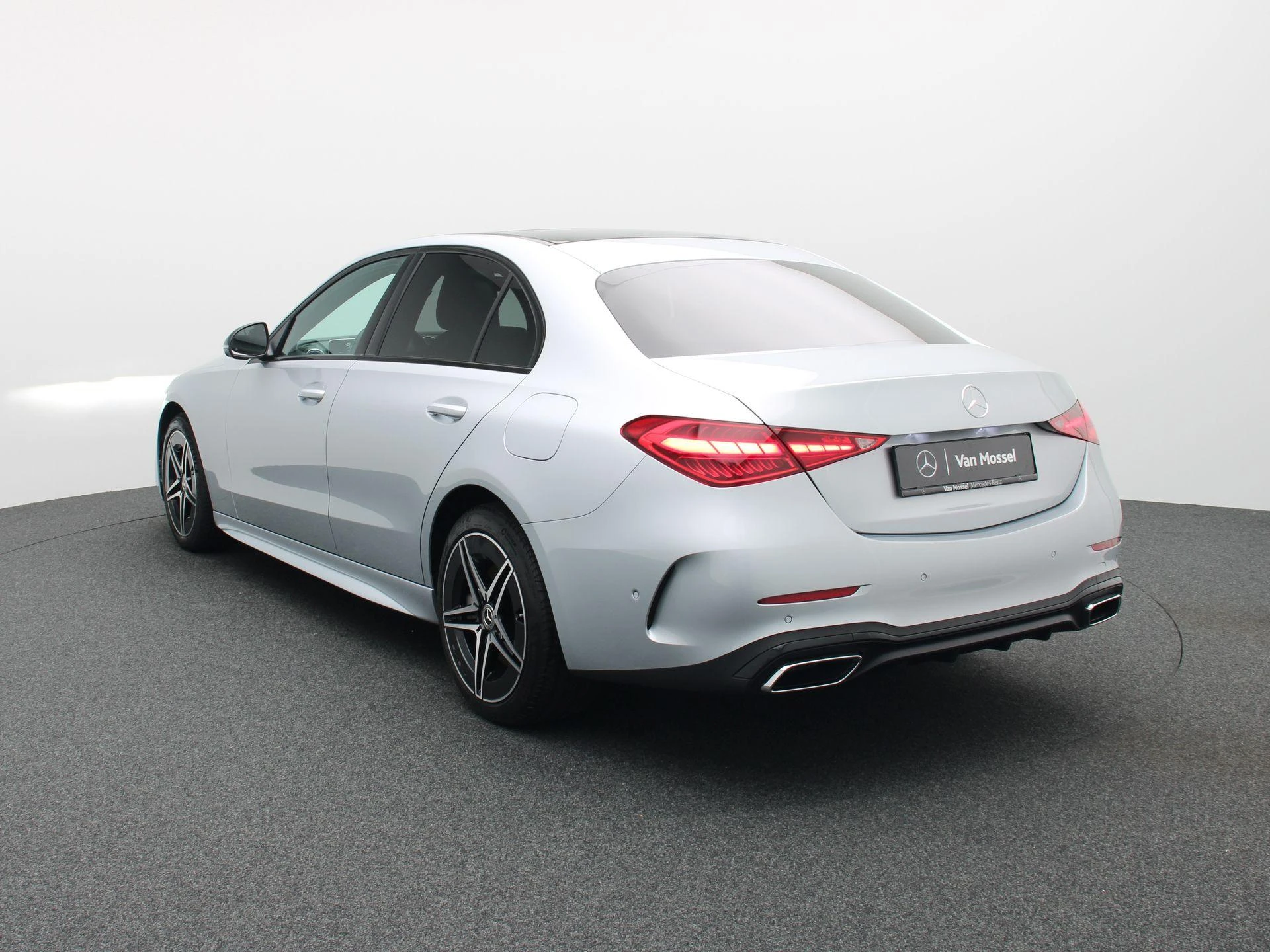 Mercedes-Benz-C-Klasse-image-1