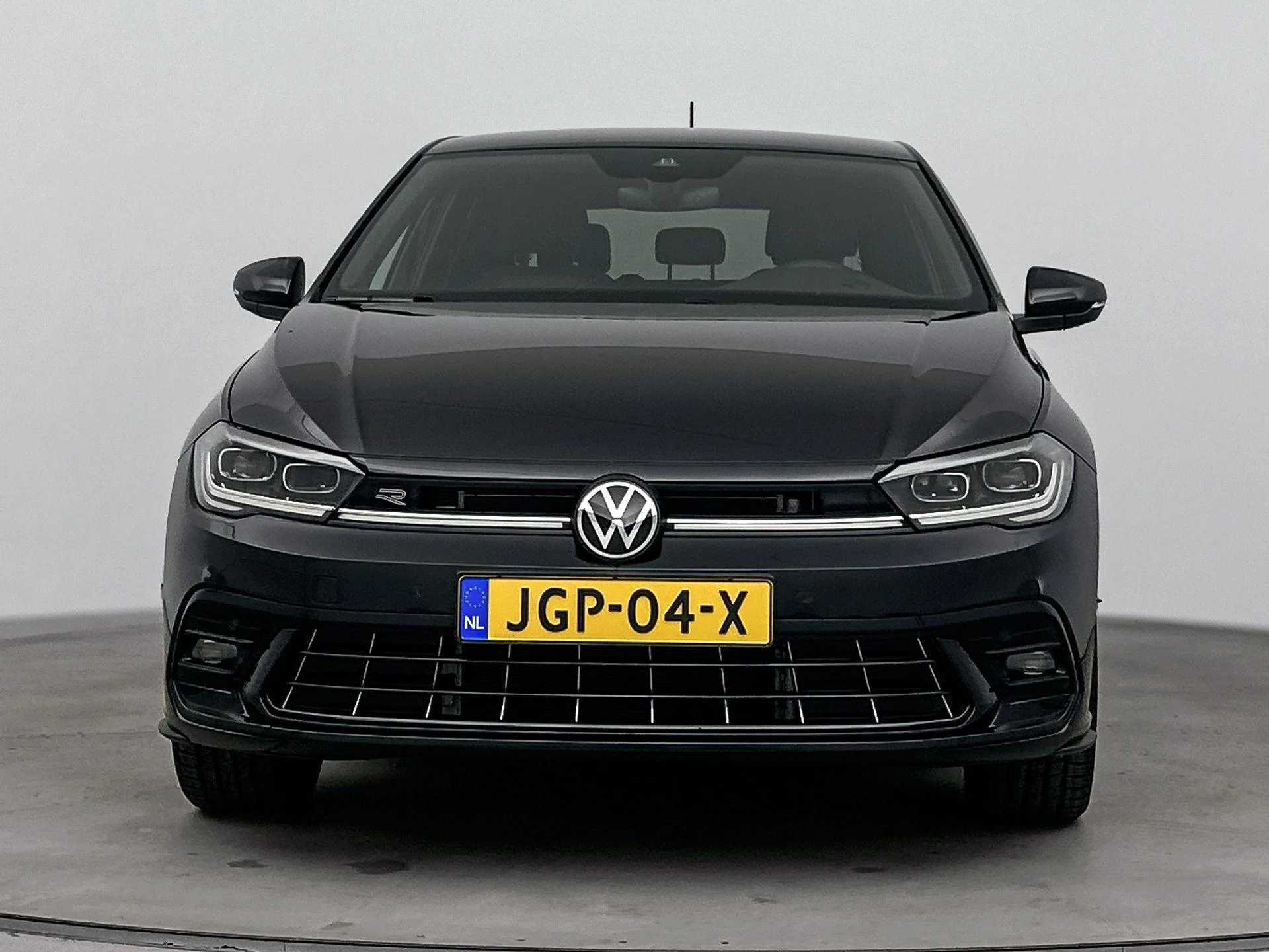 Volkswagen-Polo-image-4