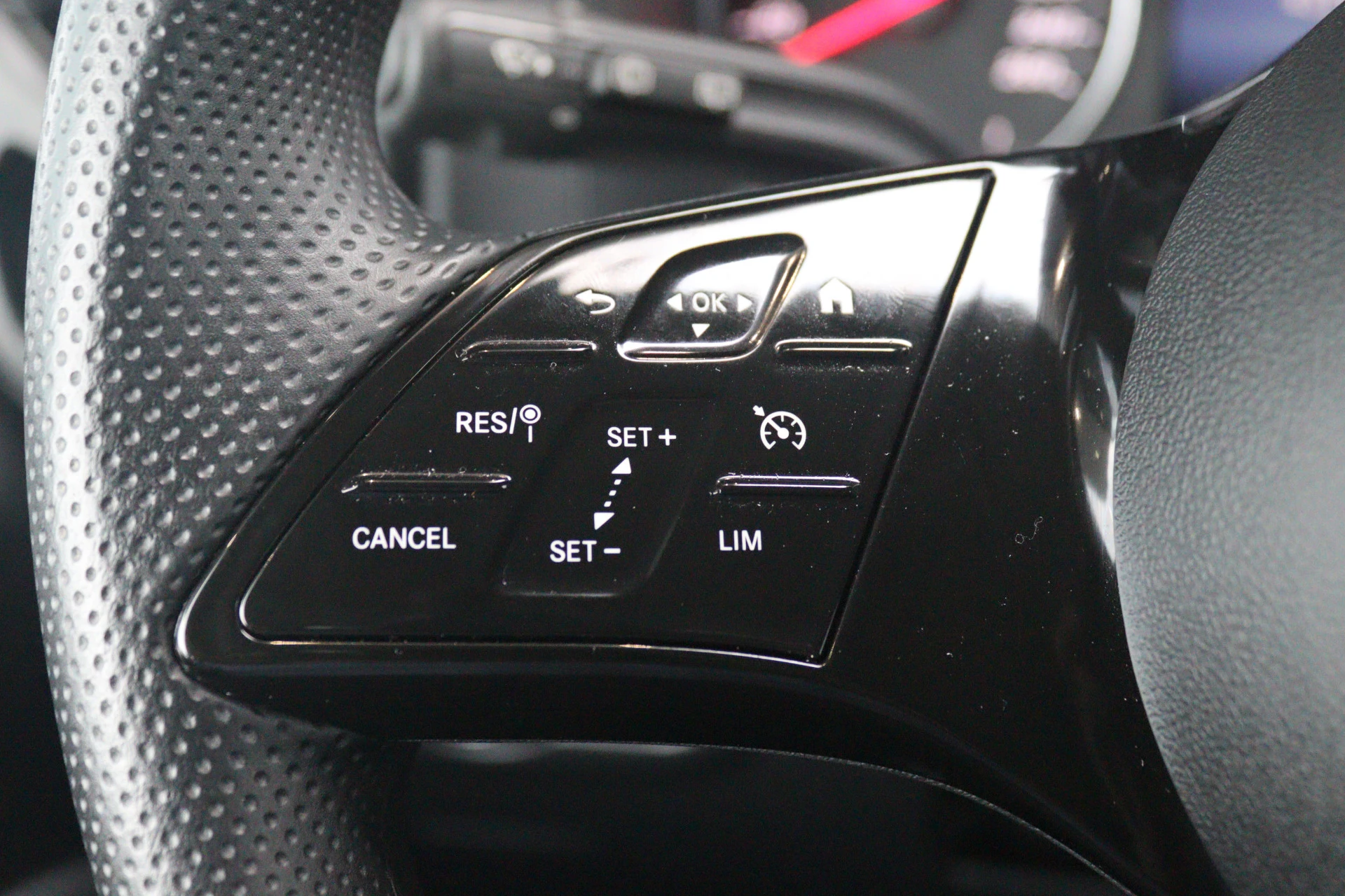 Mercedes-Benz-Vito-image-14