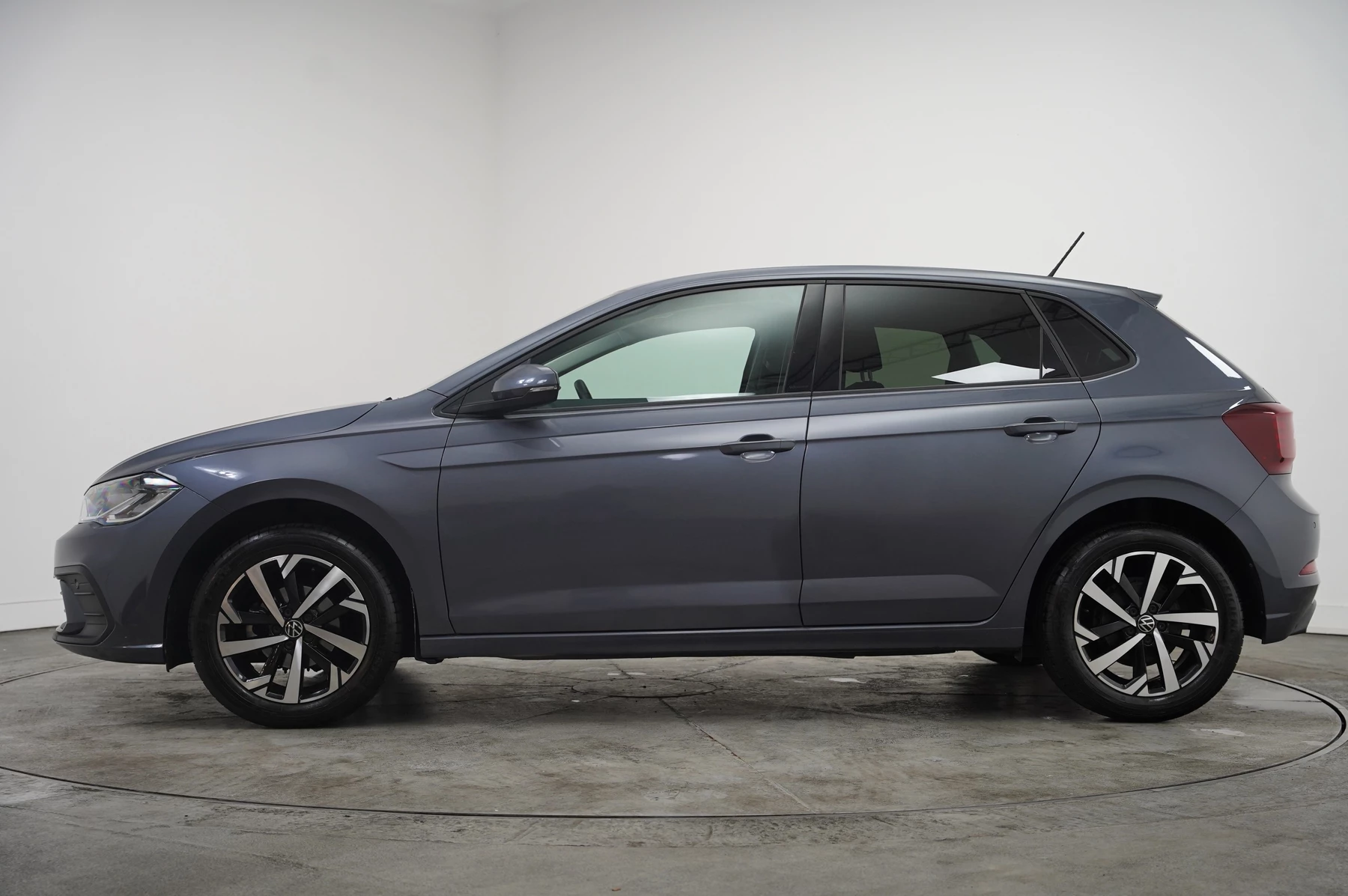 Volkswagen-Polo-image-14