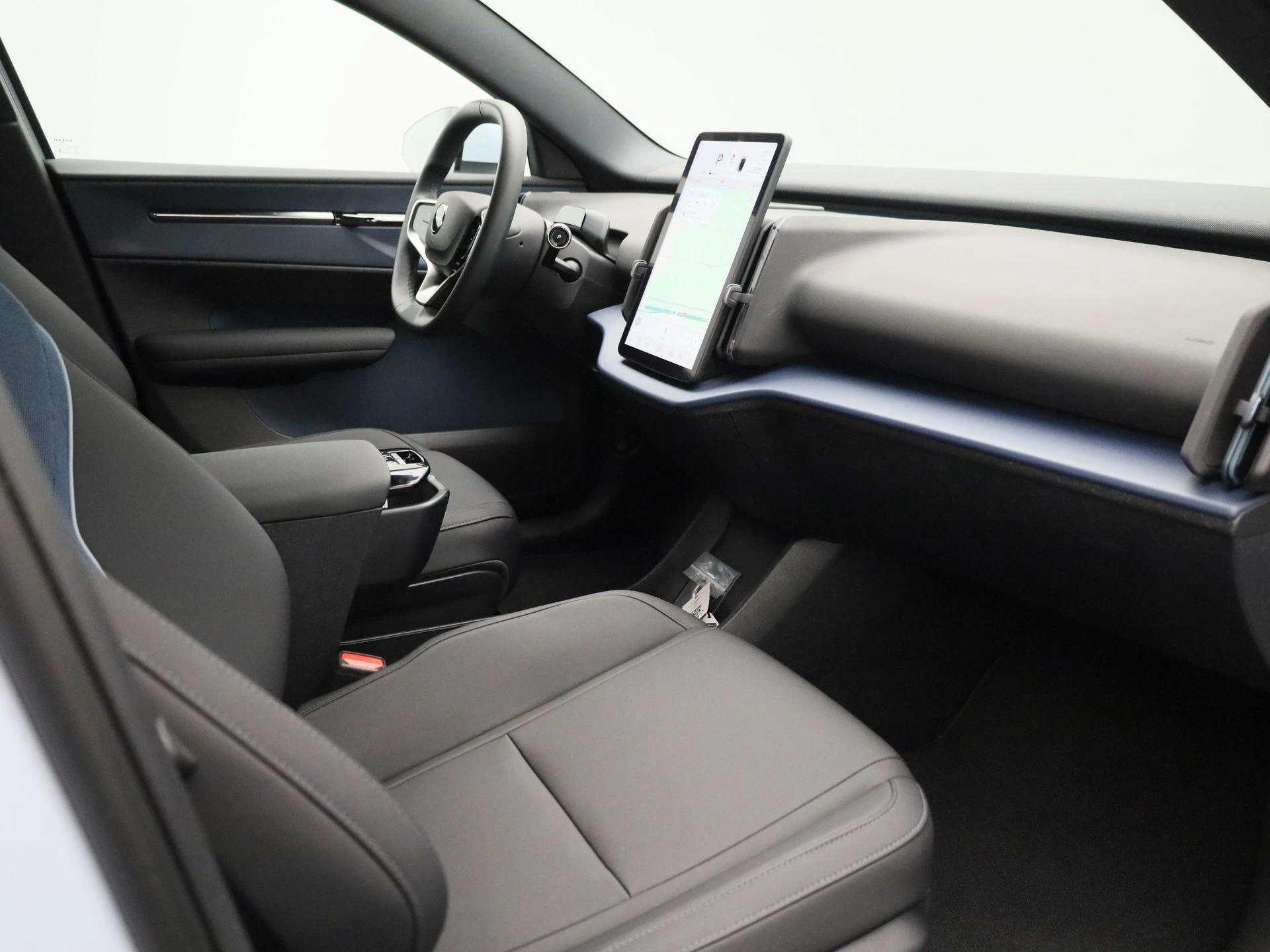 Volvo-EX30-image-32