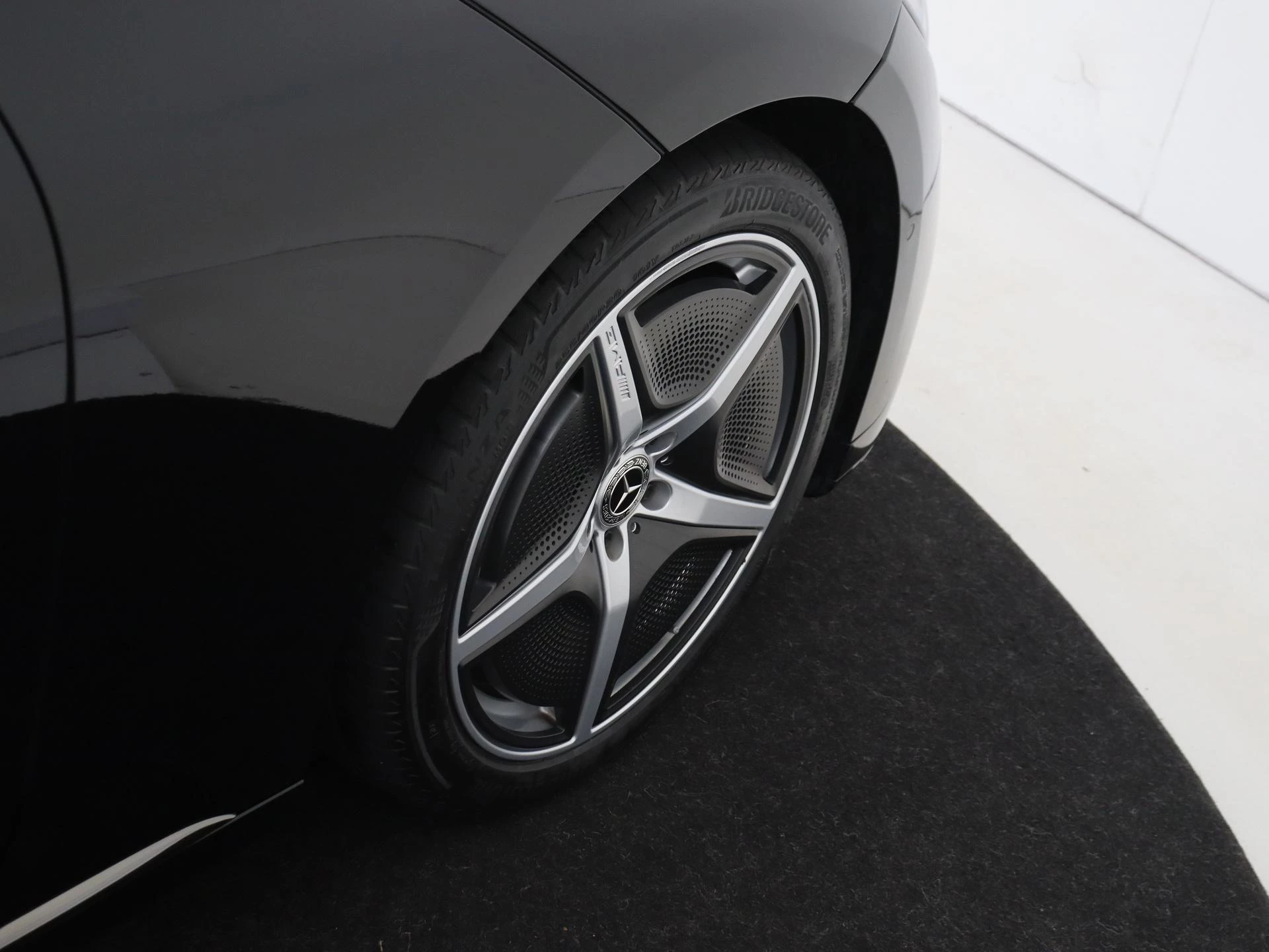 Mercedes-Benz-EQE-image-4