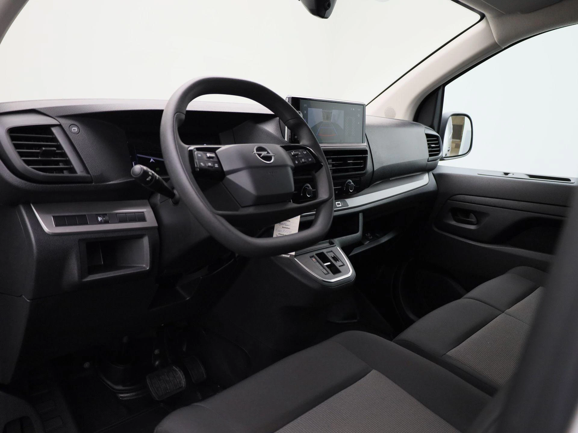 Opel-Vivaro-image-35