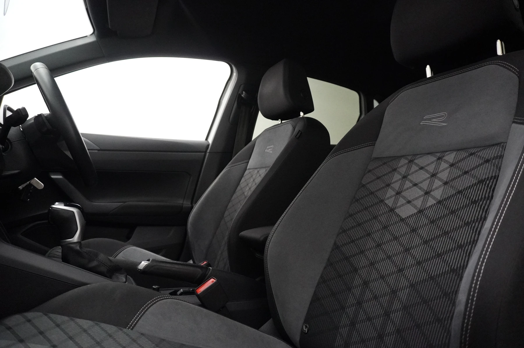 Volkswagen-Polo-image-9