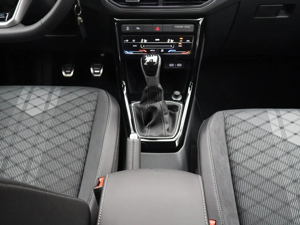 Volkswagen-T-Cross-image-14