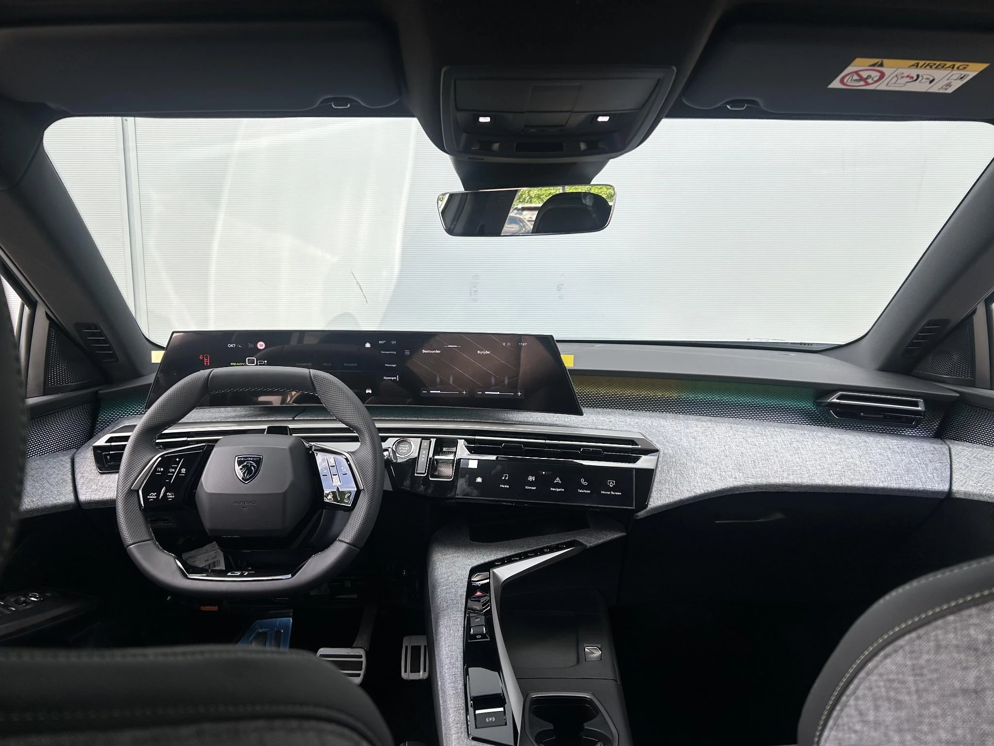 Peugeot-e-5008-image-9