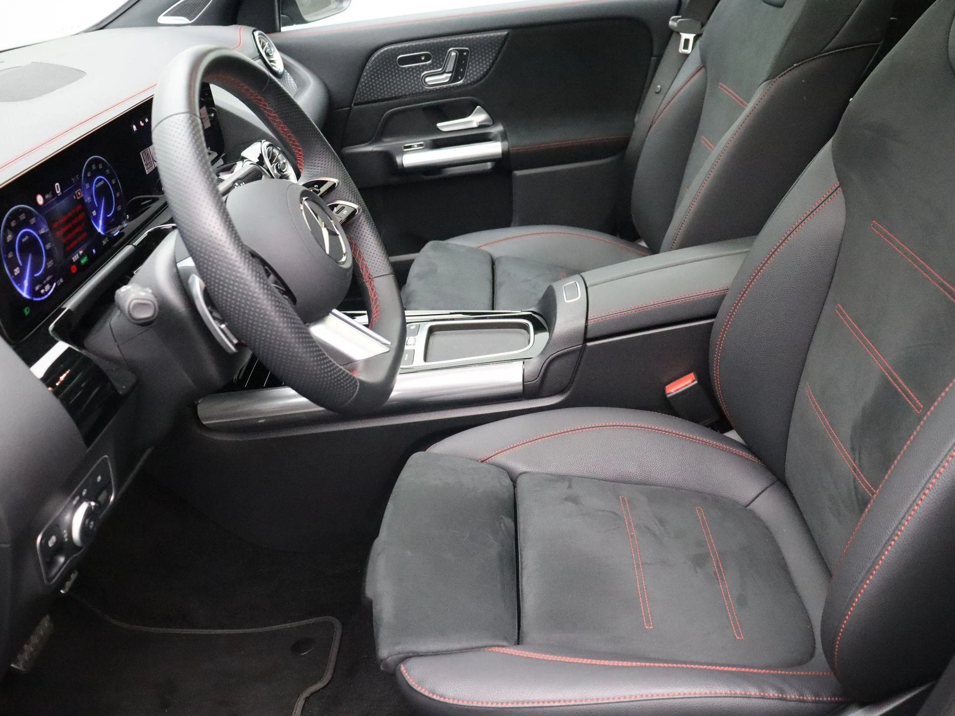 Mercedes-Benz EQA 250+ Star Edition + BURMESTER + PANO DAK + HEAD UP + CARPLAY +