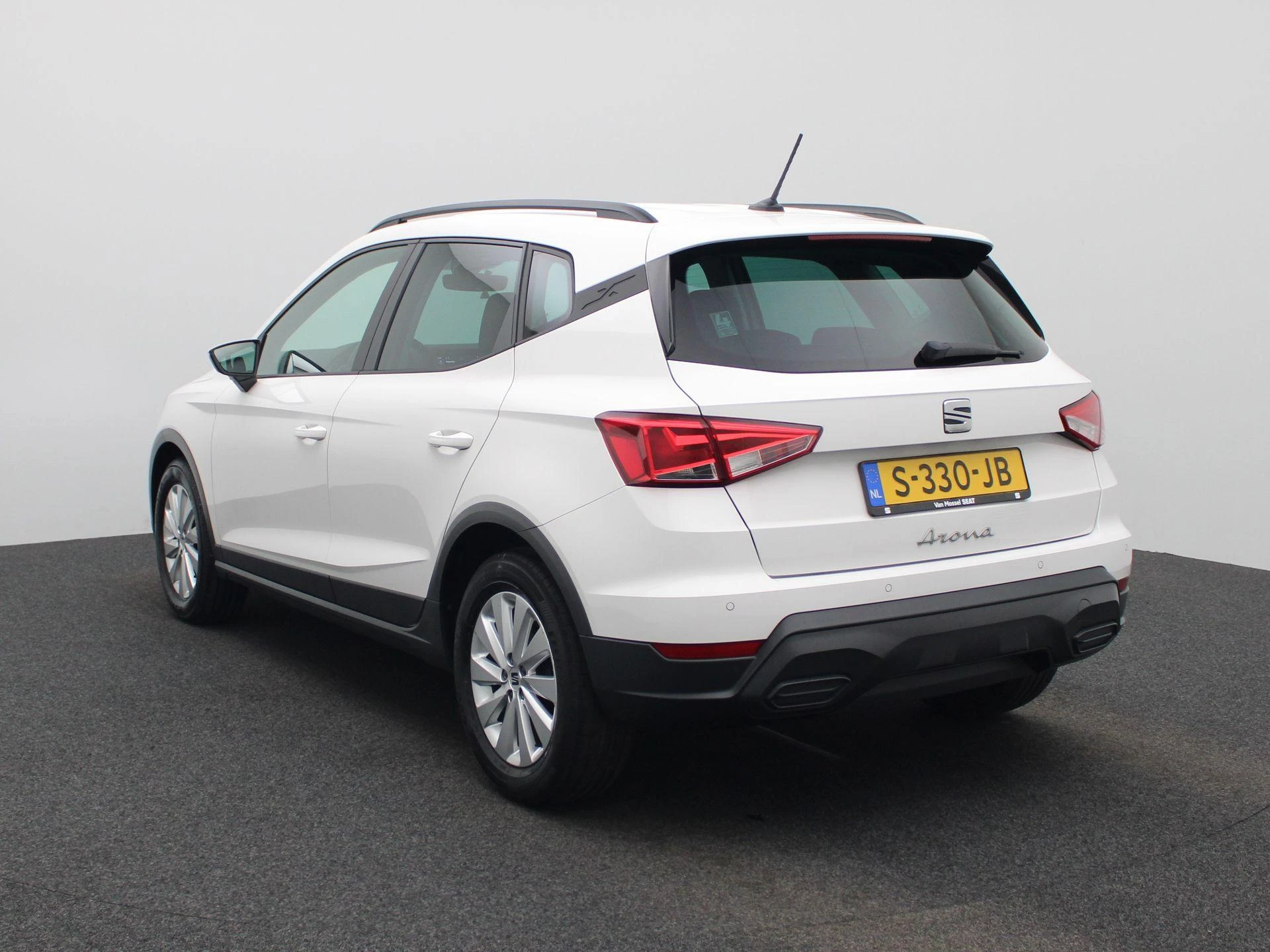 SEAT-Arona-image-1