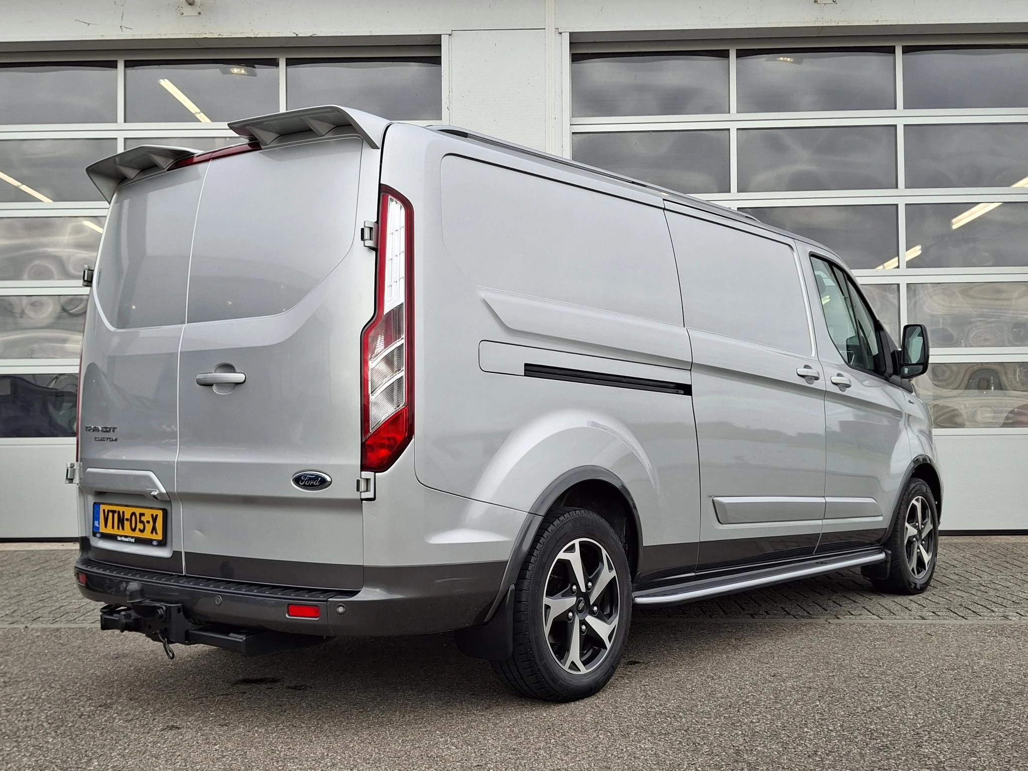Ford-Transit Custom-image-1