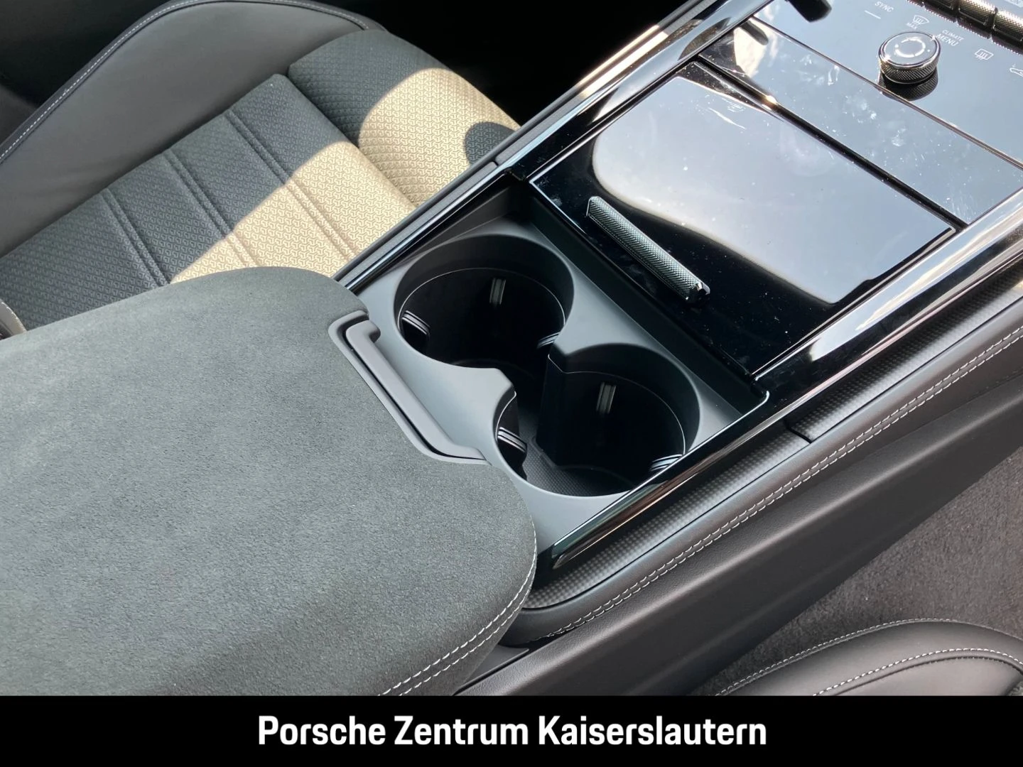 Porsche-Panamera-image-30