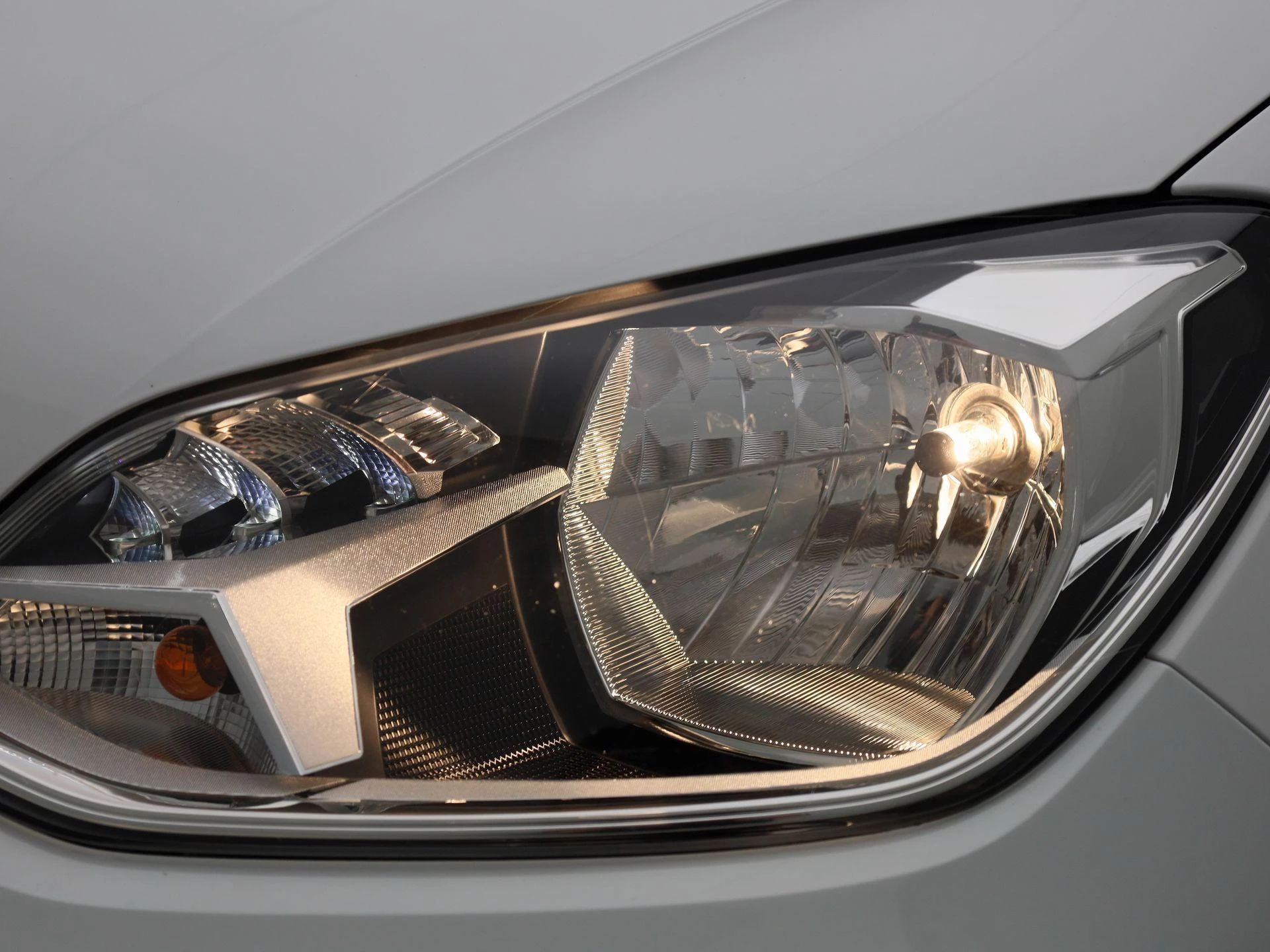 Volkswagen-up!-image-12