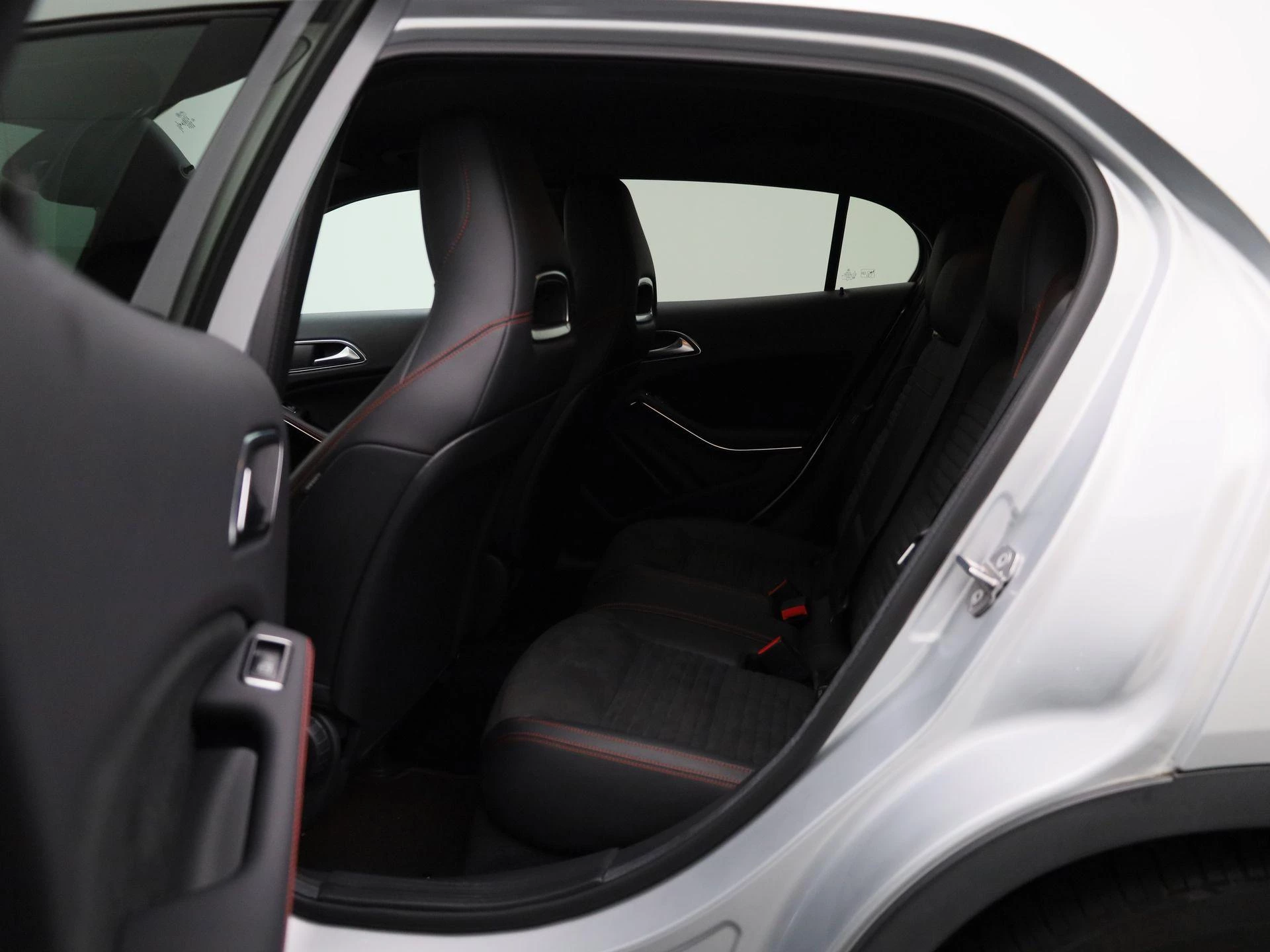 Mercedes-Benz-GLA-image-9