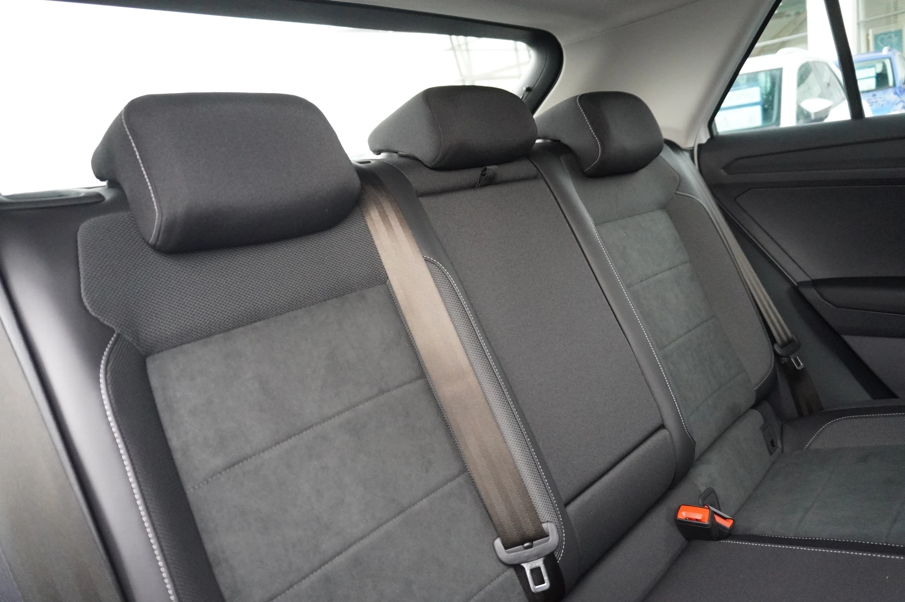 Volkswagen-T-Roc-image-10