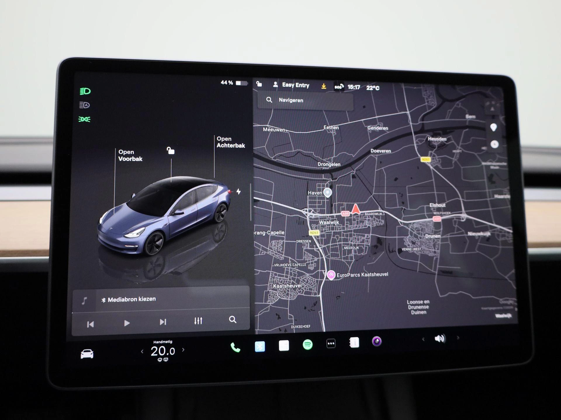Tesla-Model 3-image-27