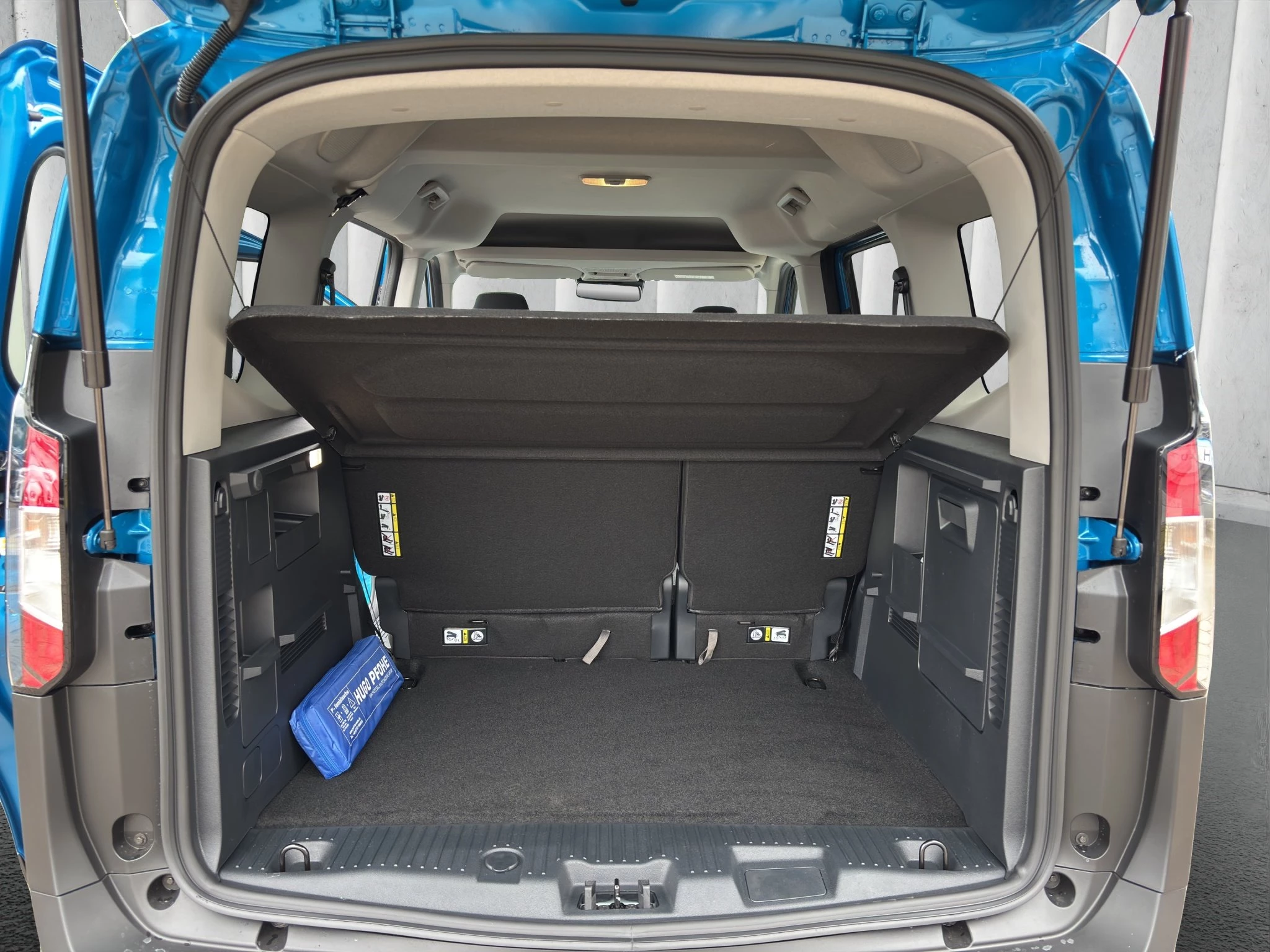 Ford Tourneo Courier Titanium 1.0 EcoBoost 92 kW Auto Kompaktvan. 5-türig