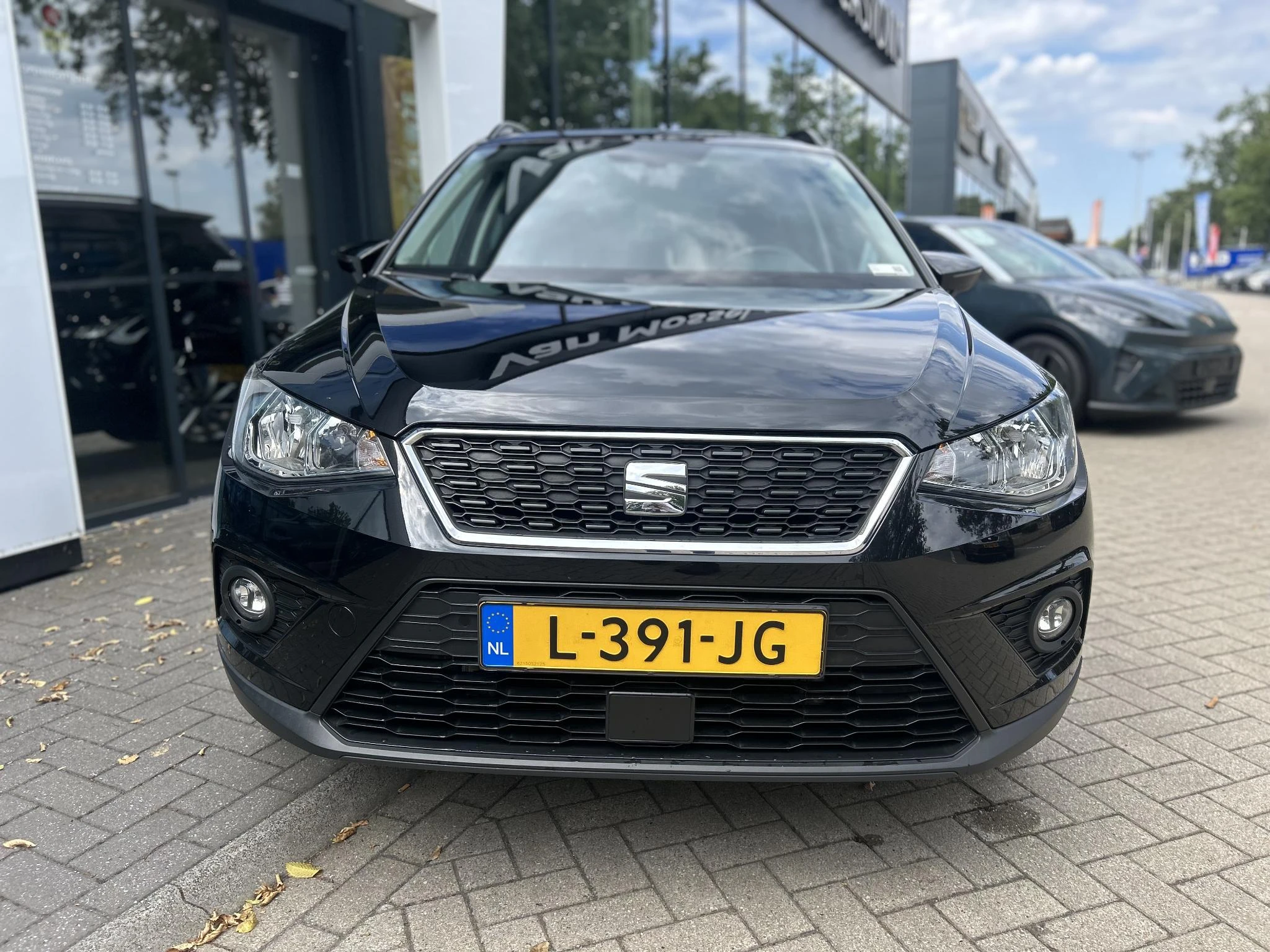 SEAT-Arona-image-1