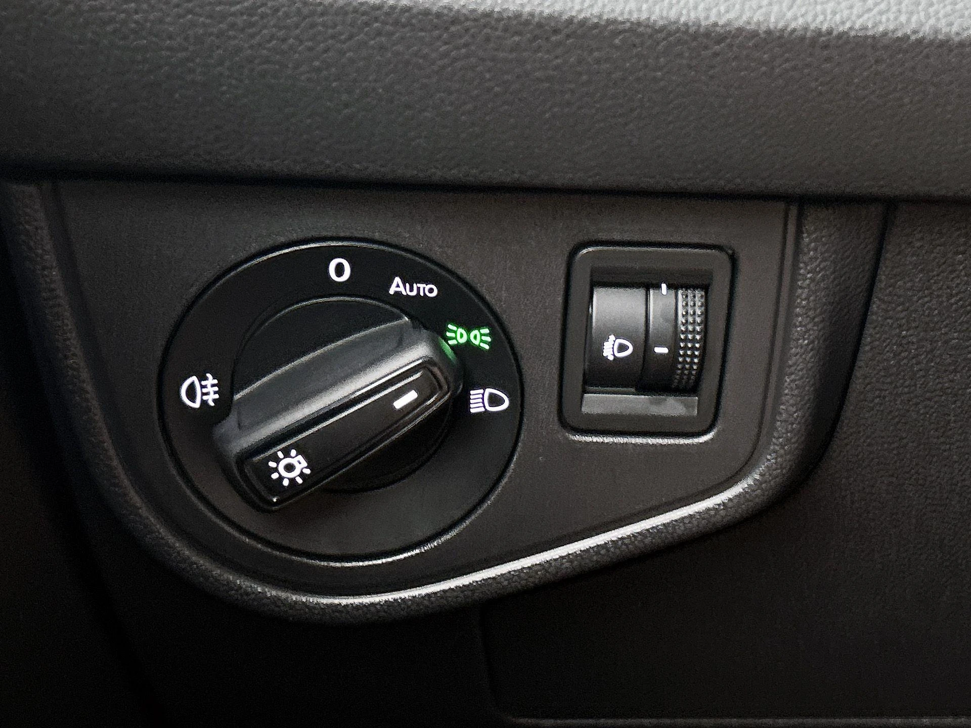 Volkswagen-Polo-image-23