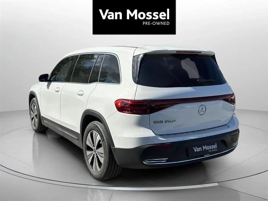 Mercedes-Benz-EQB-image-6
