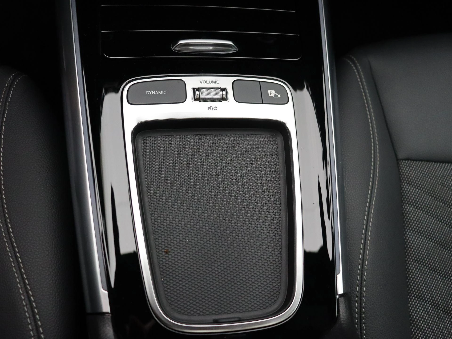 Mercedes-Benz EQA 250+ Business Line + PANO DAK + CARPLAY + CAMERA +