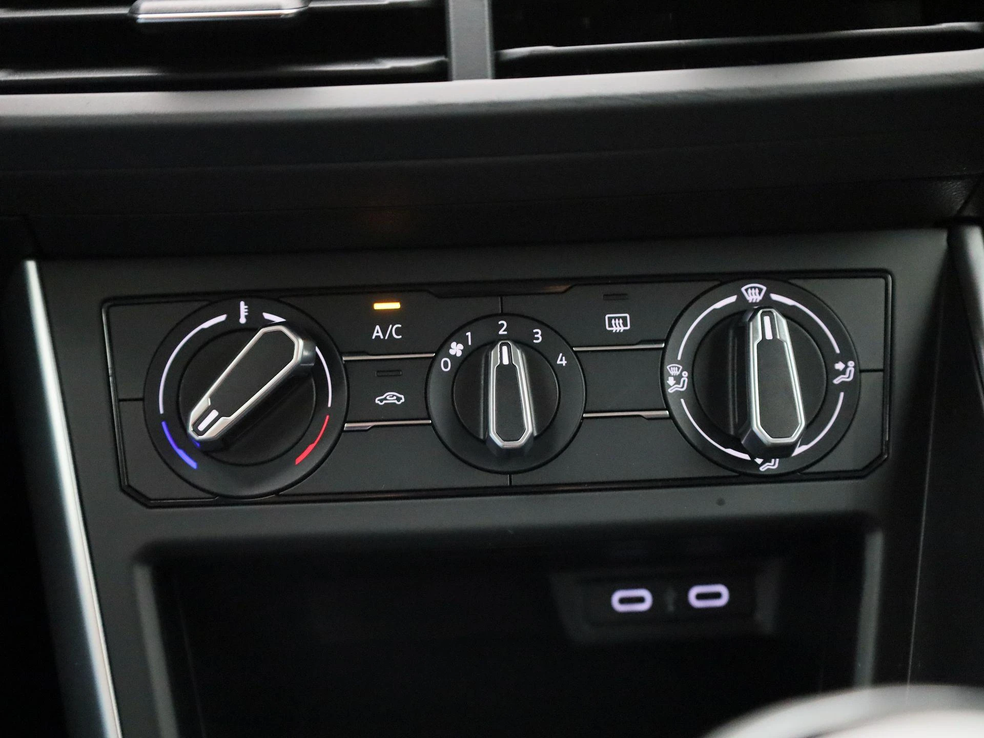 Volkswagen-Polo-image-16