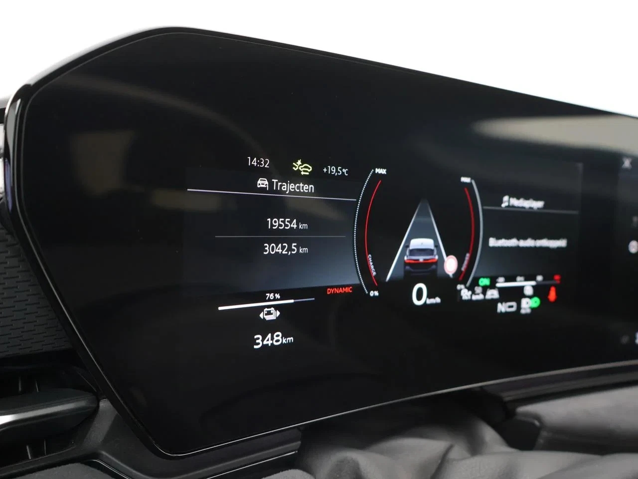 Audi-A6 Avant e-tron-image-6