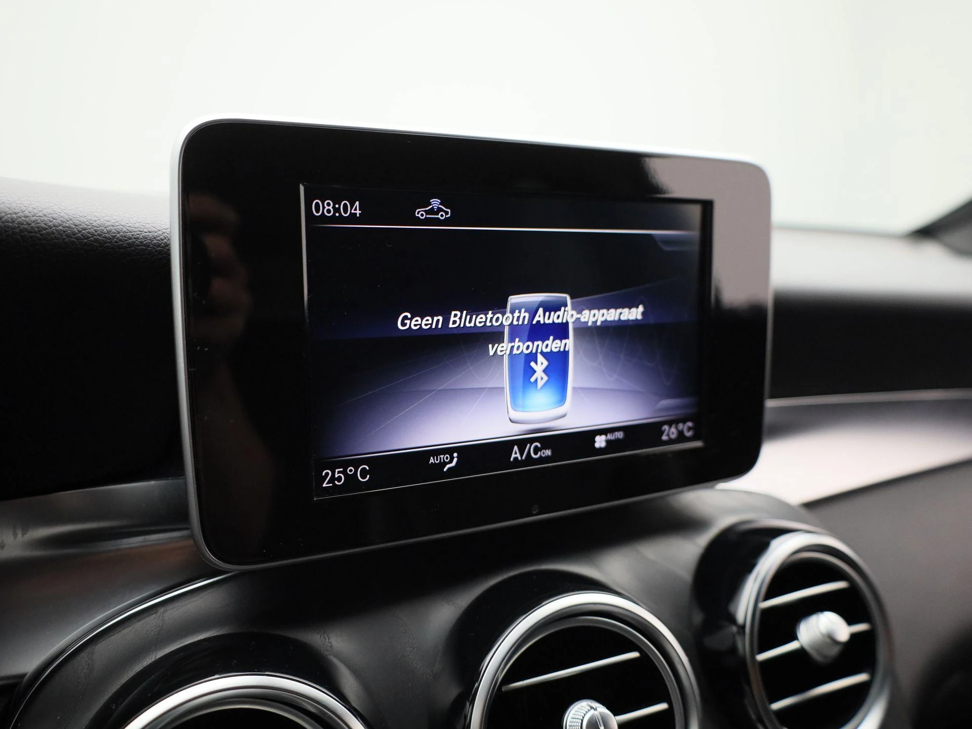 Mercedes-Benz-GLC-image-28