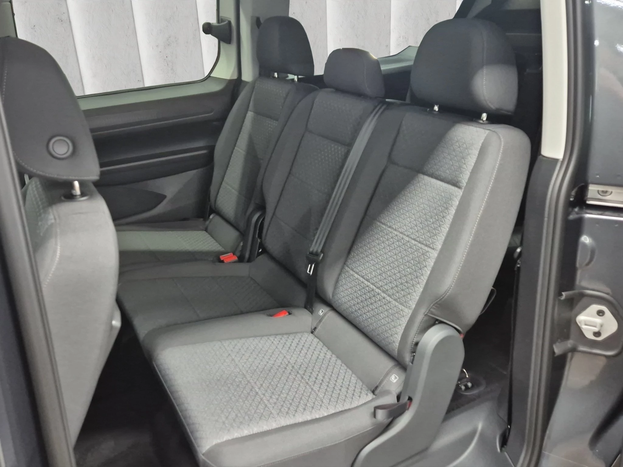 Ford Tourneo Connect Titanium Grand 1.5 l EcoBoost PHEV. 6-Gang-Automatikgetriebe. Frontantrieb
