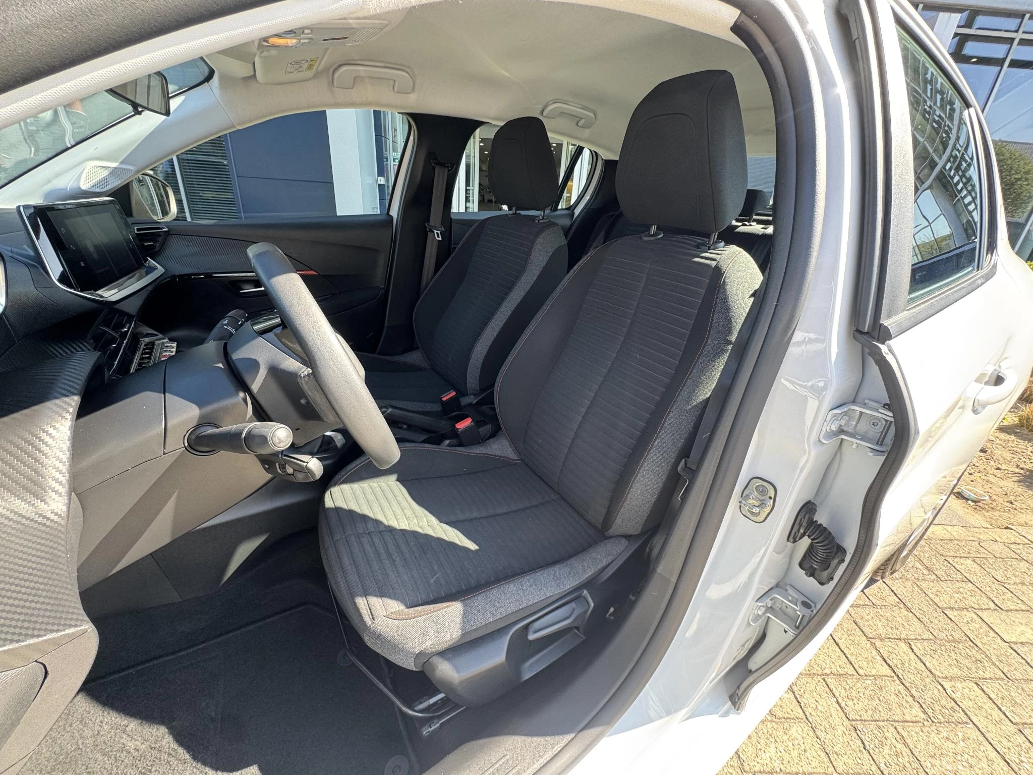 Peugeot-208-image-16