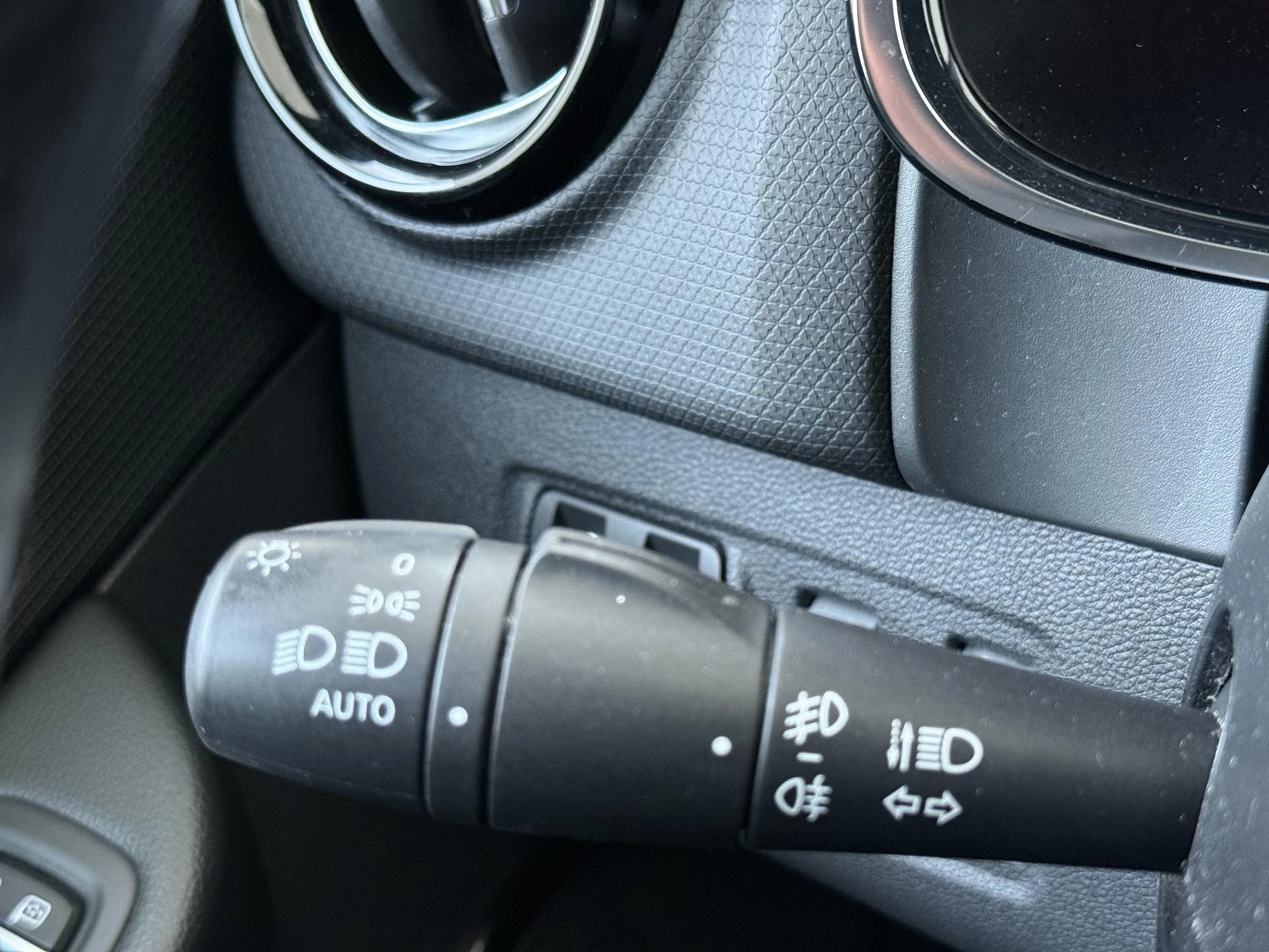 Renault-Clio-image-22