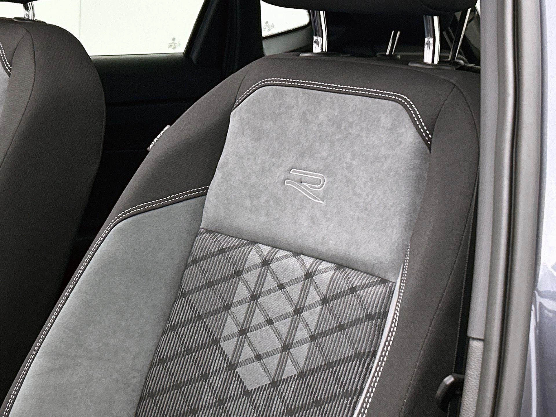 Volkswagen-Polo-image-15