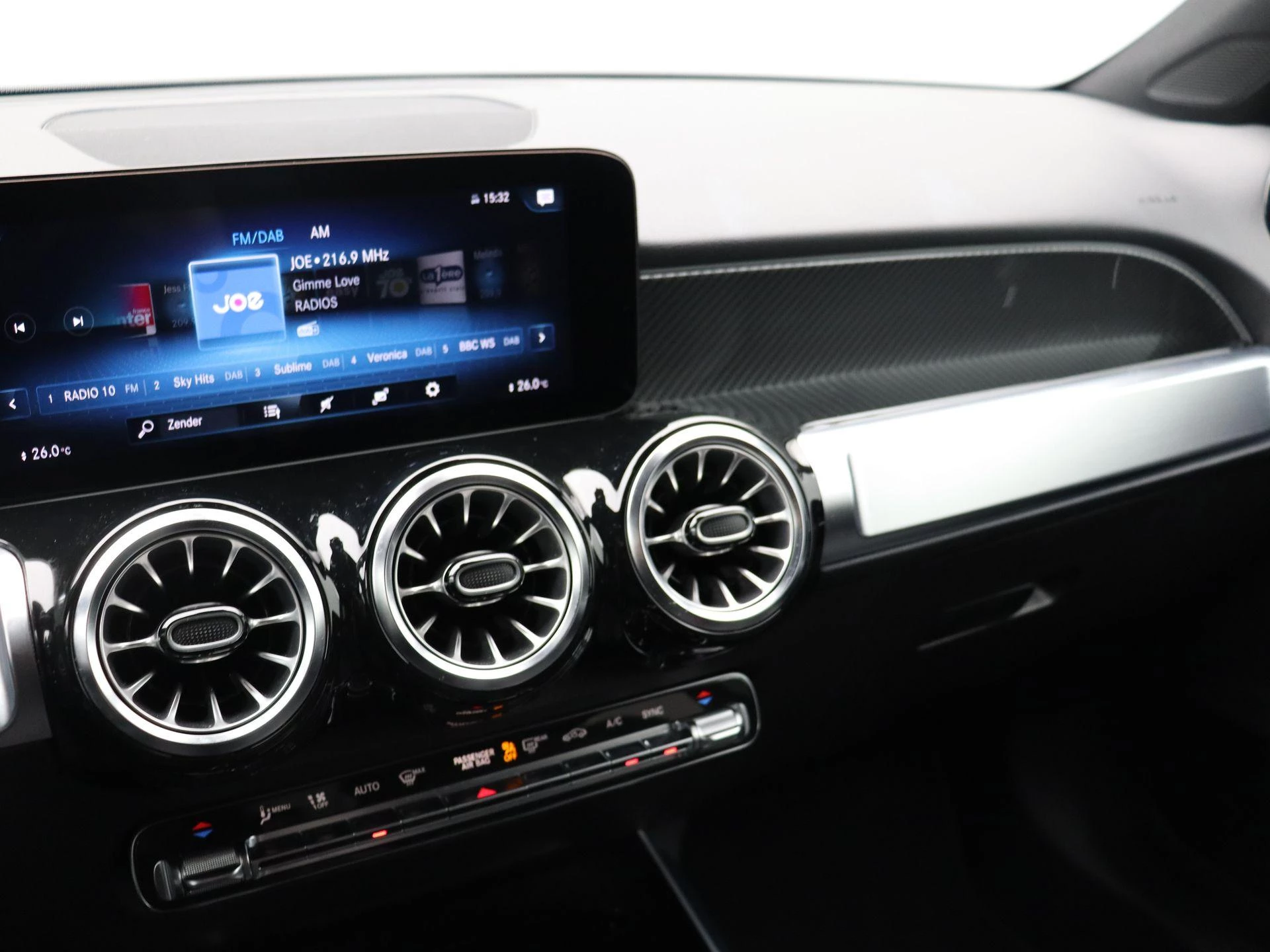 Mercedes-Benz GLB 200 AMG LINE + PANORAMISCH DAK + CARPLAY + CAMERA +