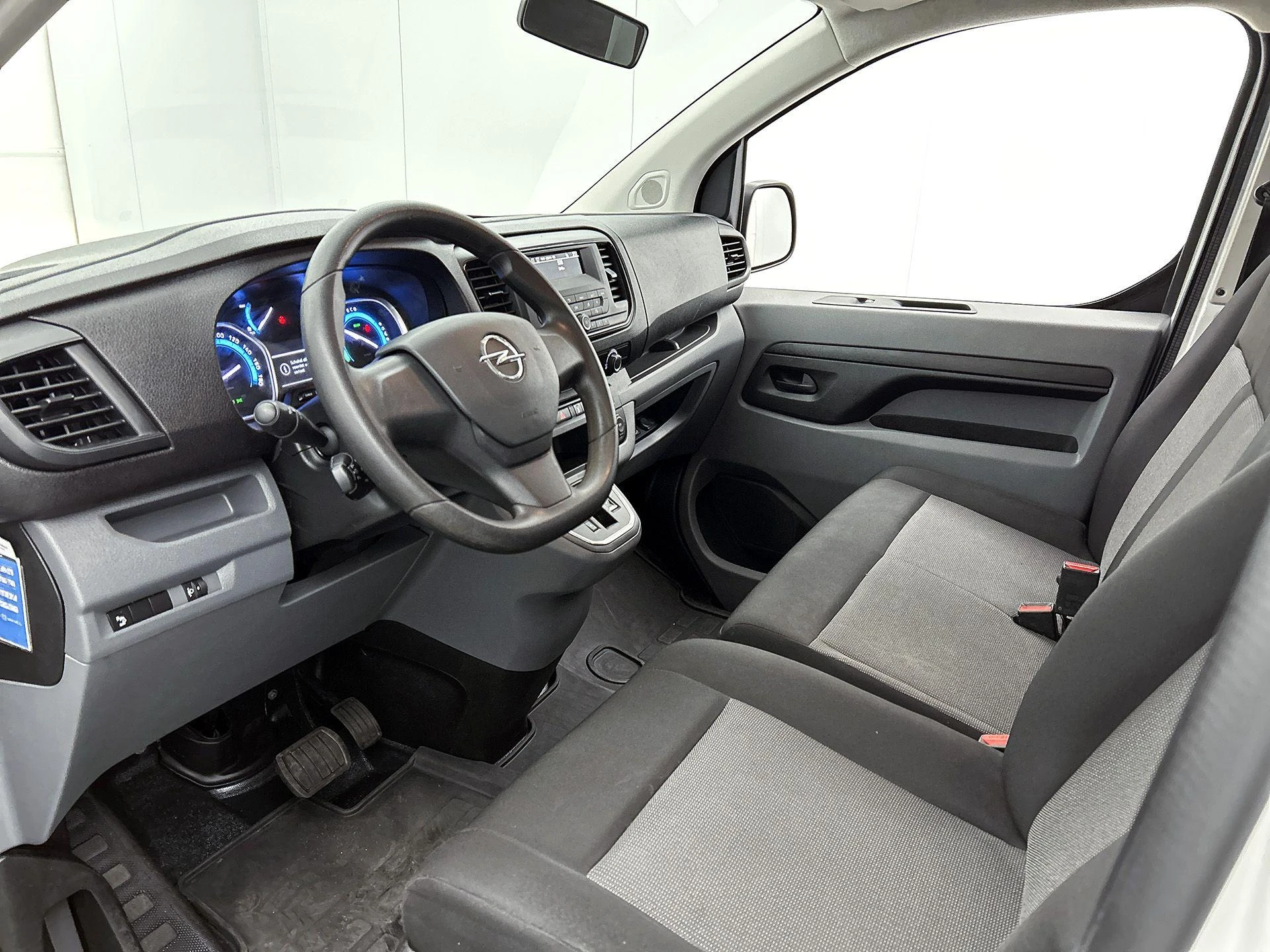 Opel-Vivaro-e-image-11