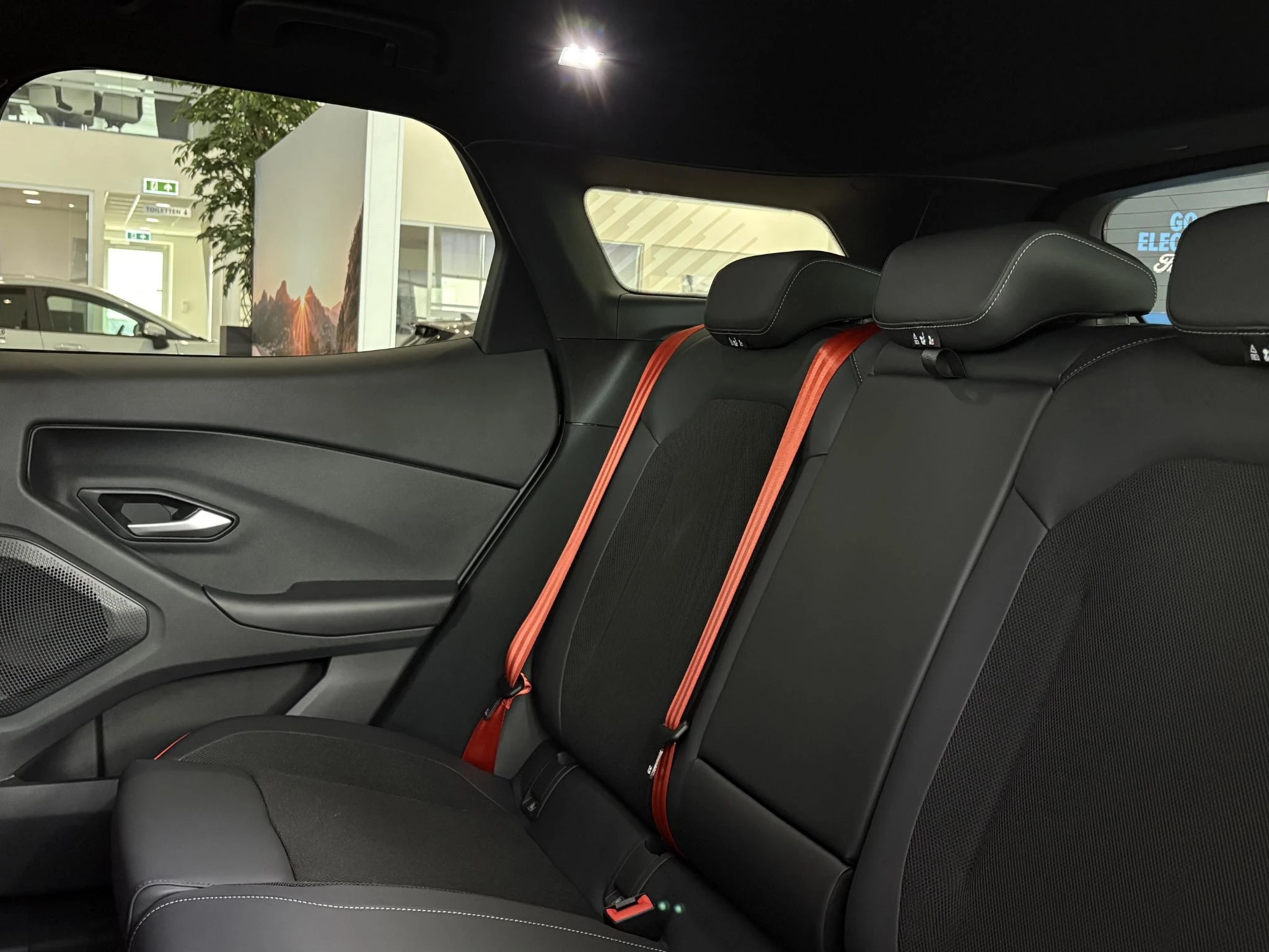Ford Explorer Collection Extended Range RWD