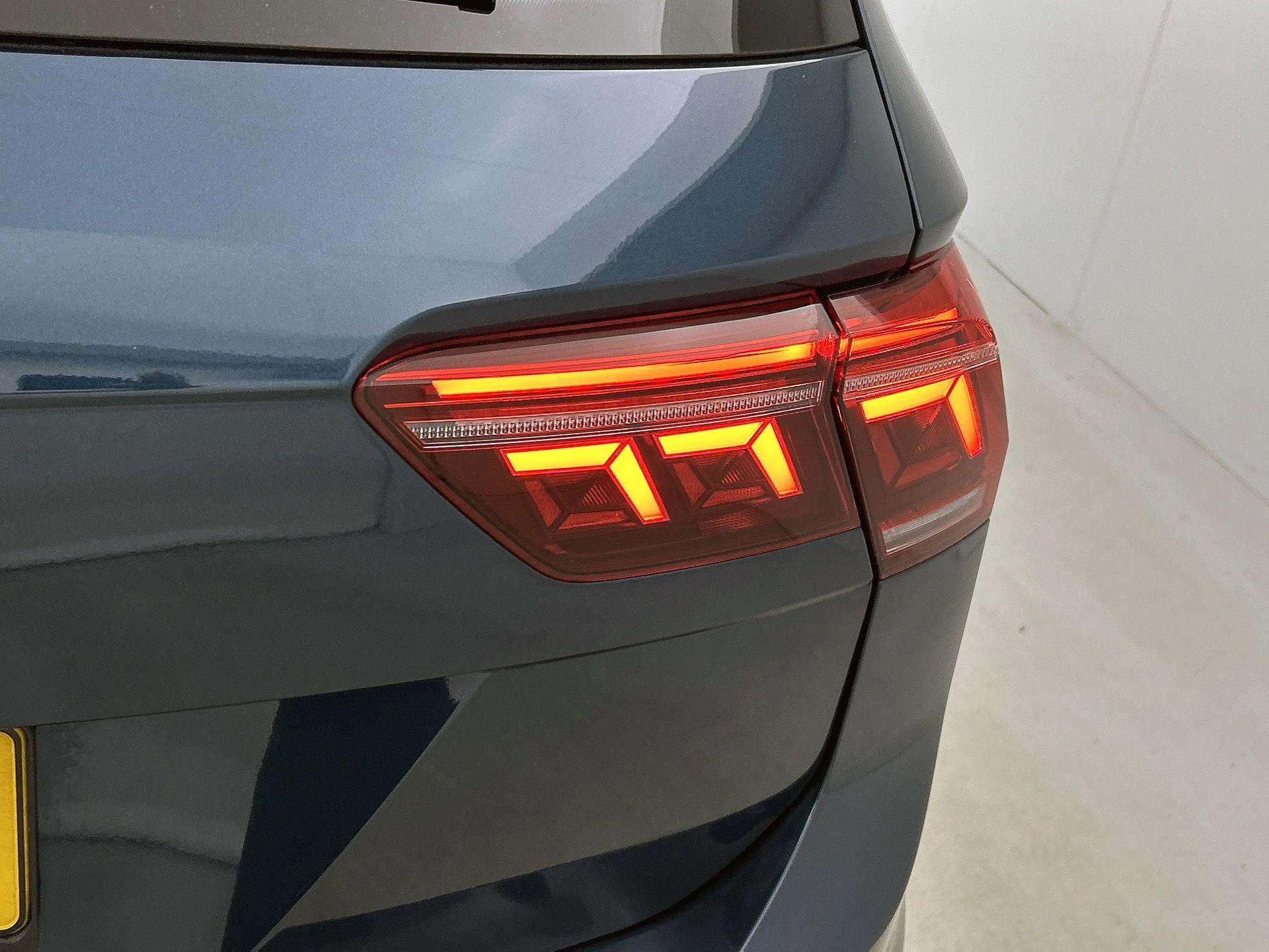 Volkswagen-Tiguan-image-12