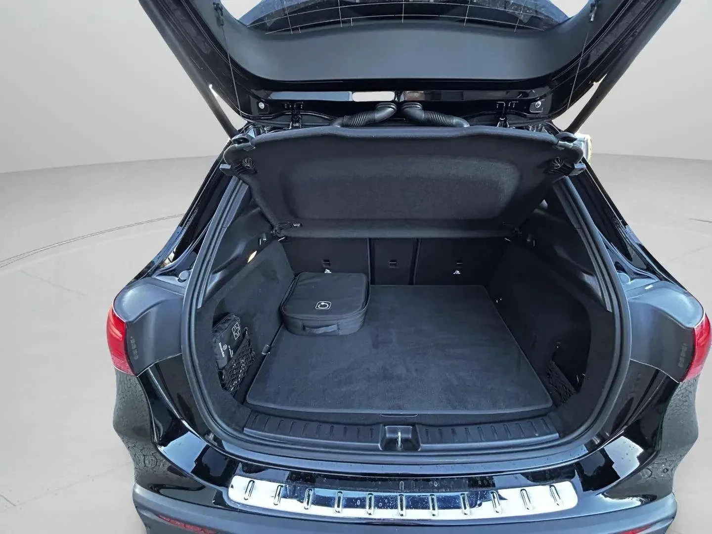 Mercedes-Benz-EQA-image-21