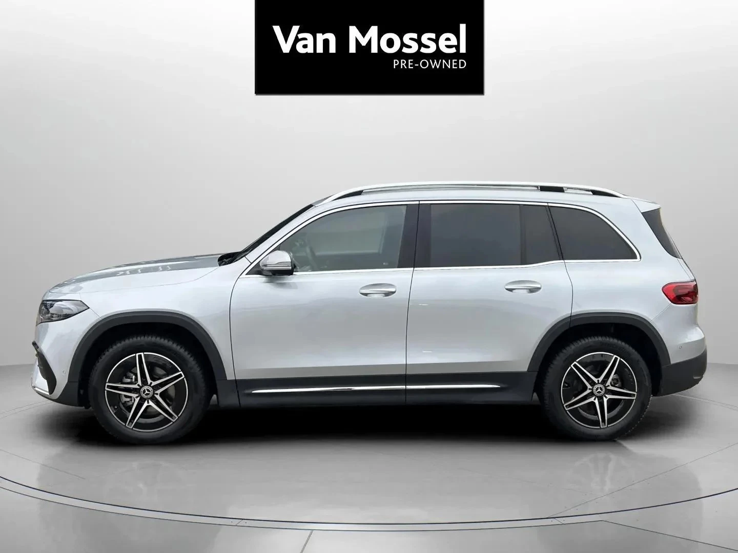 Mercedes-Benz-EQB-image-7