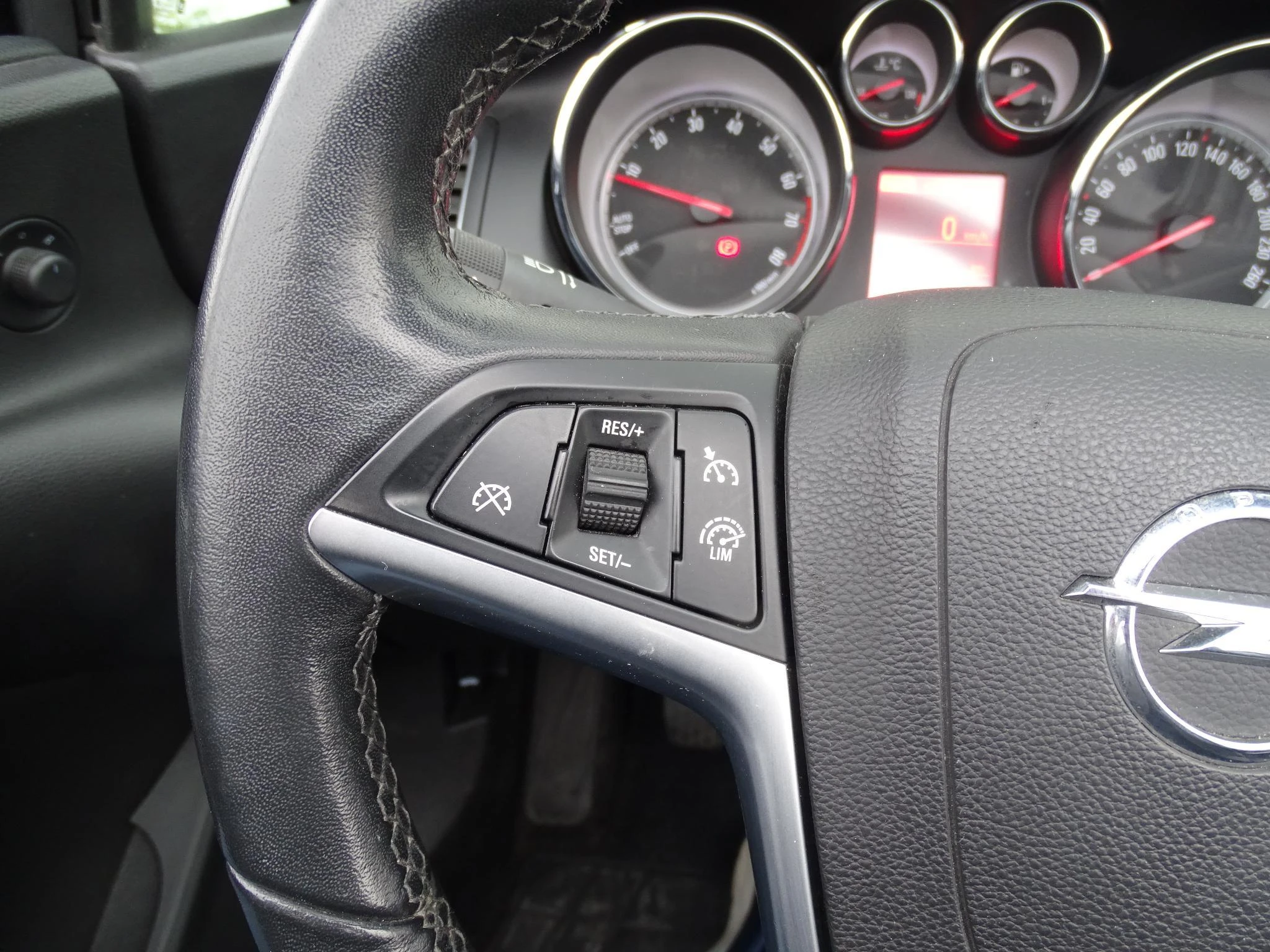 Opel-Cascada-image-18