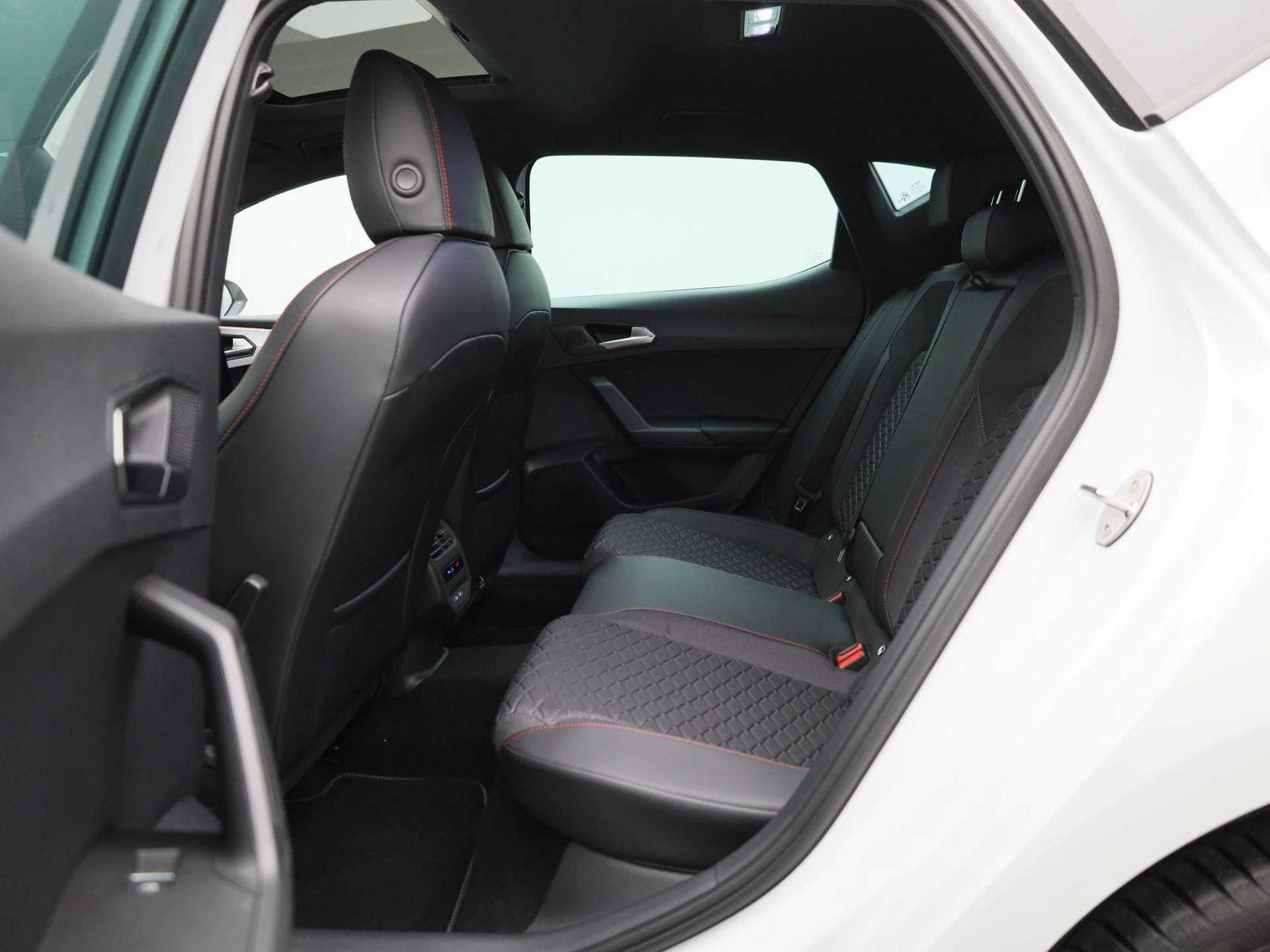 SEAT Leon 1.5 TSI e-Hybrid FR Business