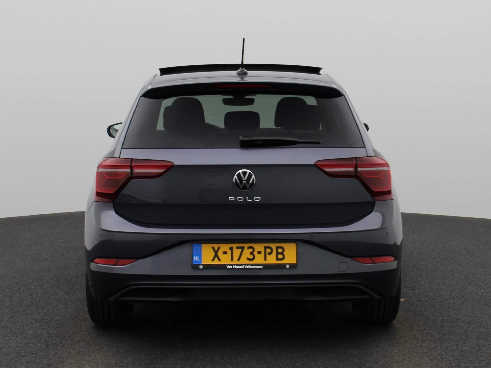 Volkswagen-Polo-image-4