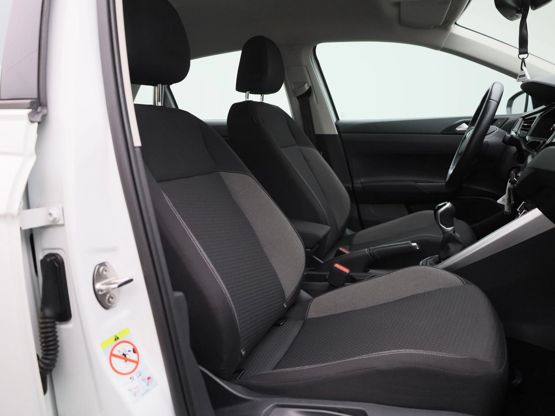 Volkswagen-Polo-image-30
