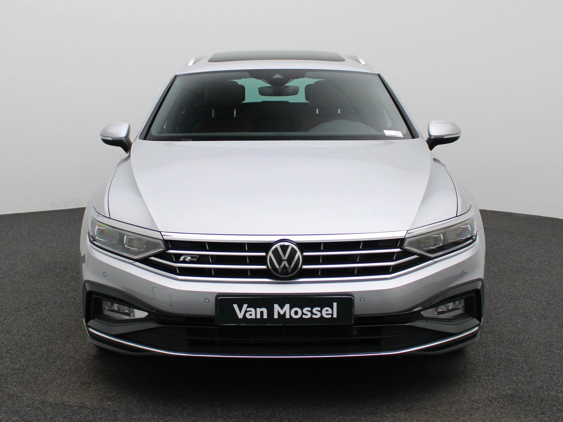 Volkswagen-Passat-image-2