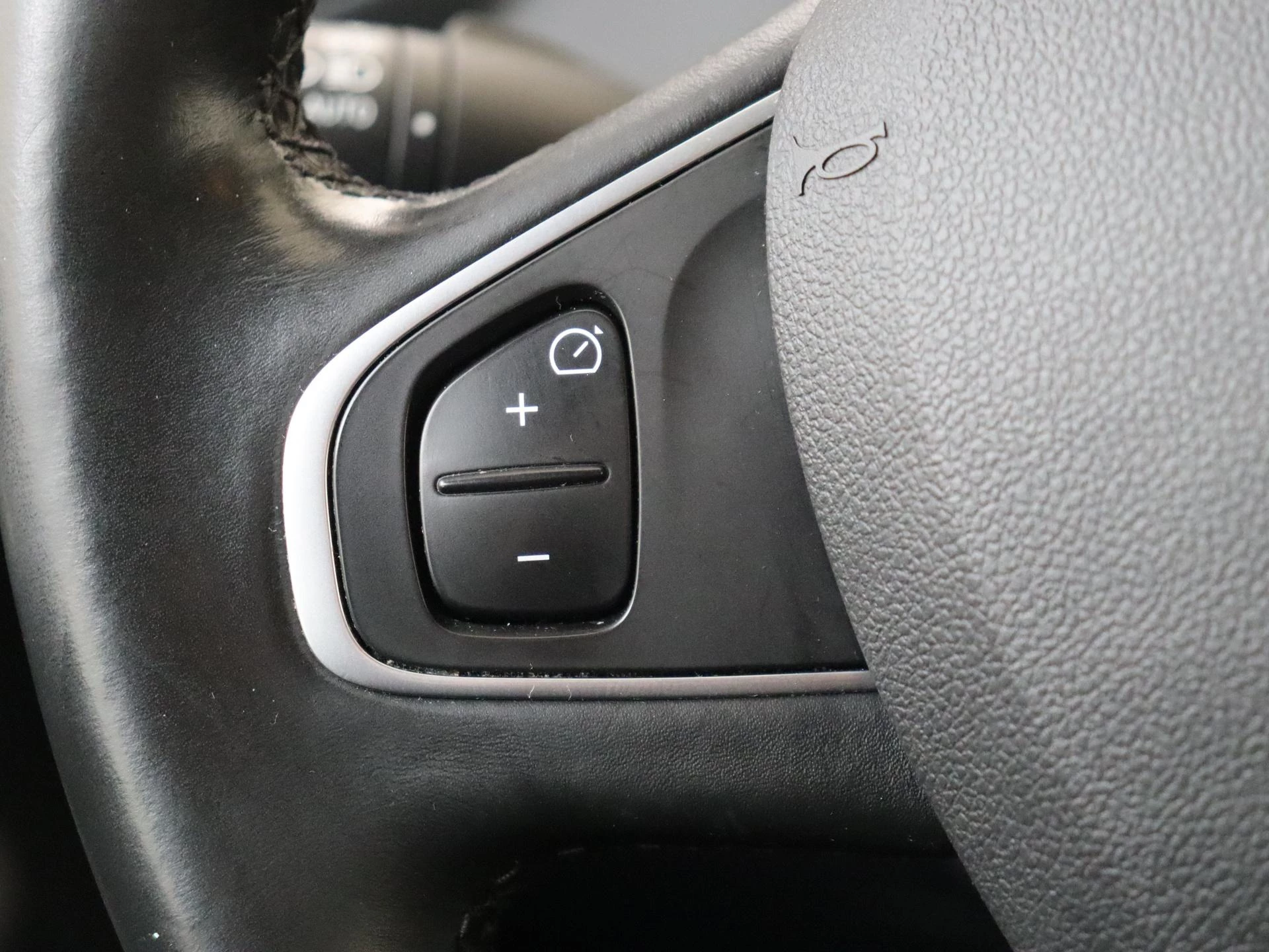 Renault-Captur-image-16