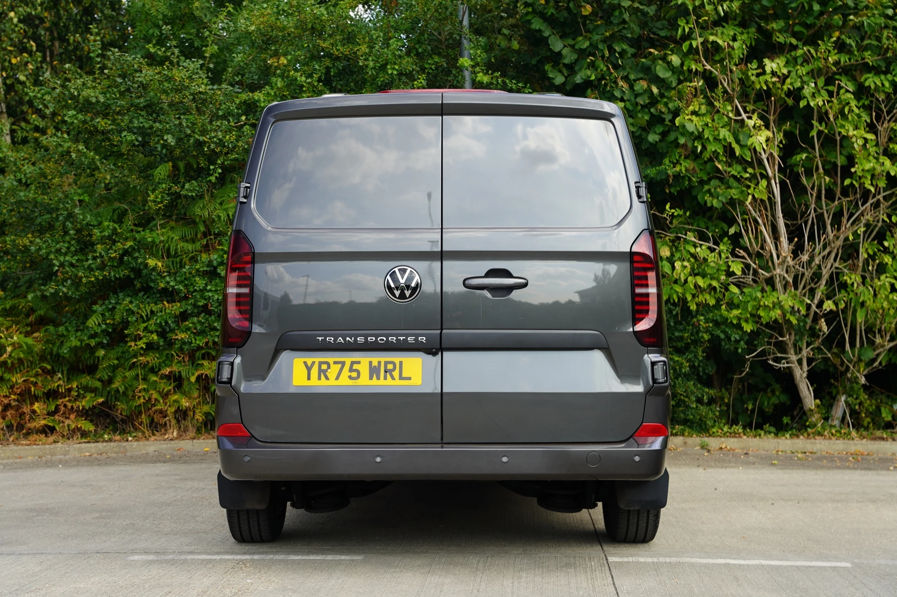 Volkswagen-Transporter-image-10