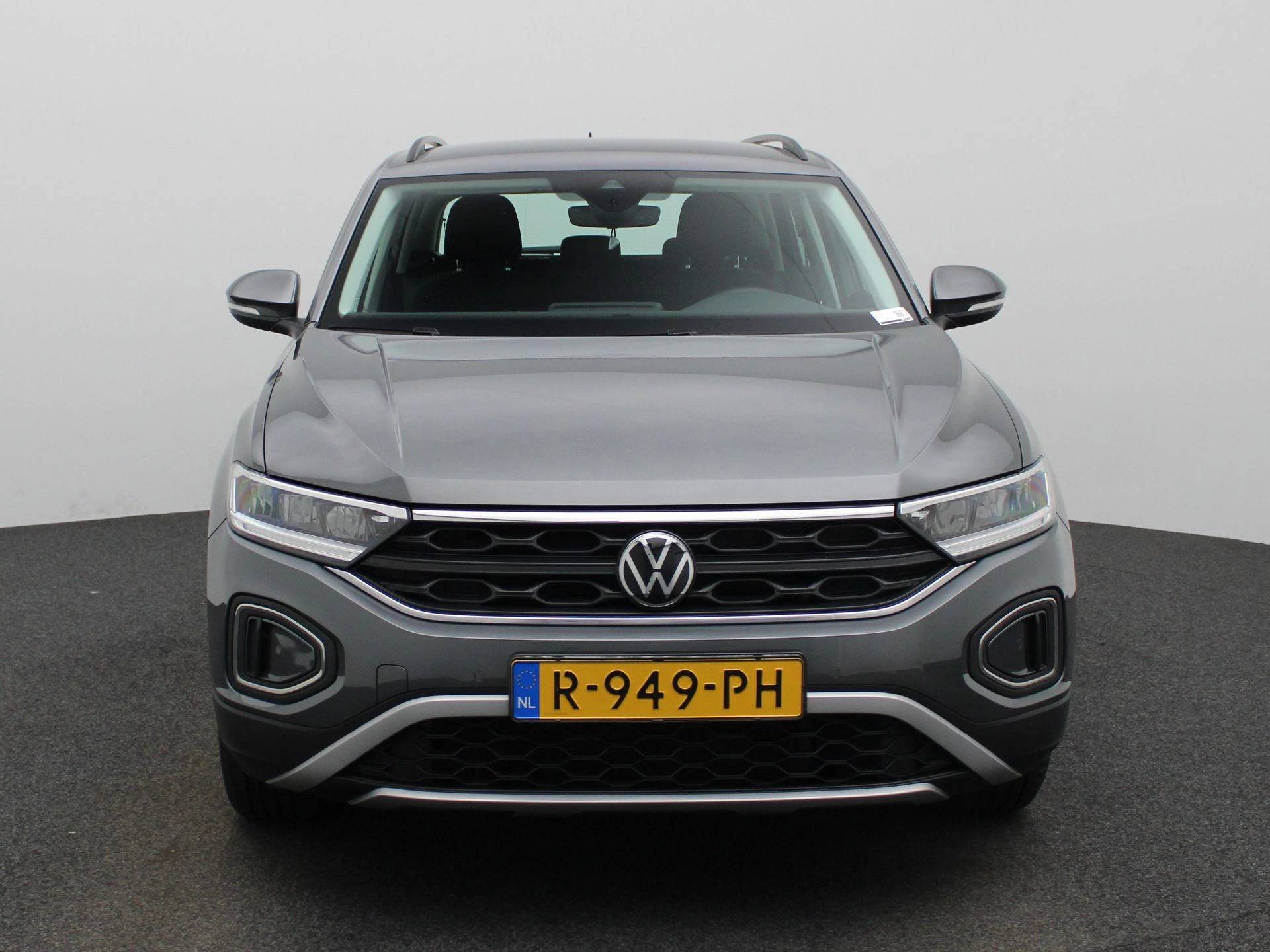 Volkswagen-T-Roc-image-2