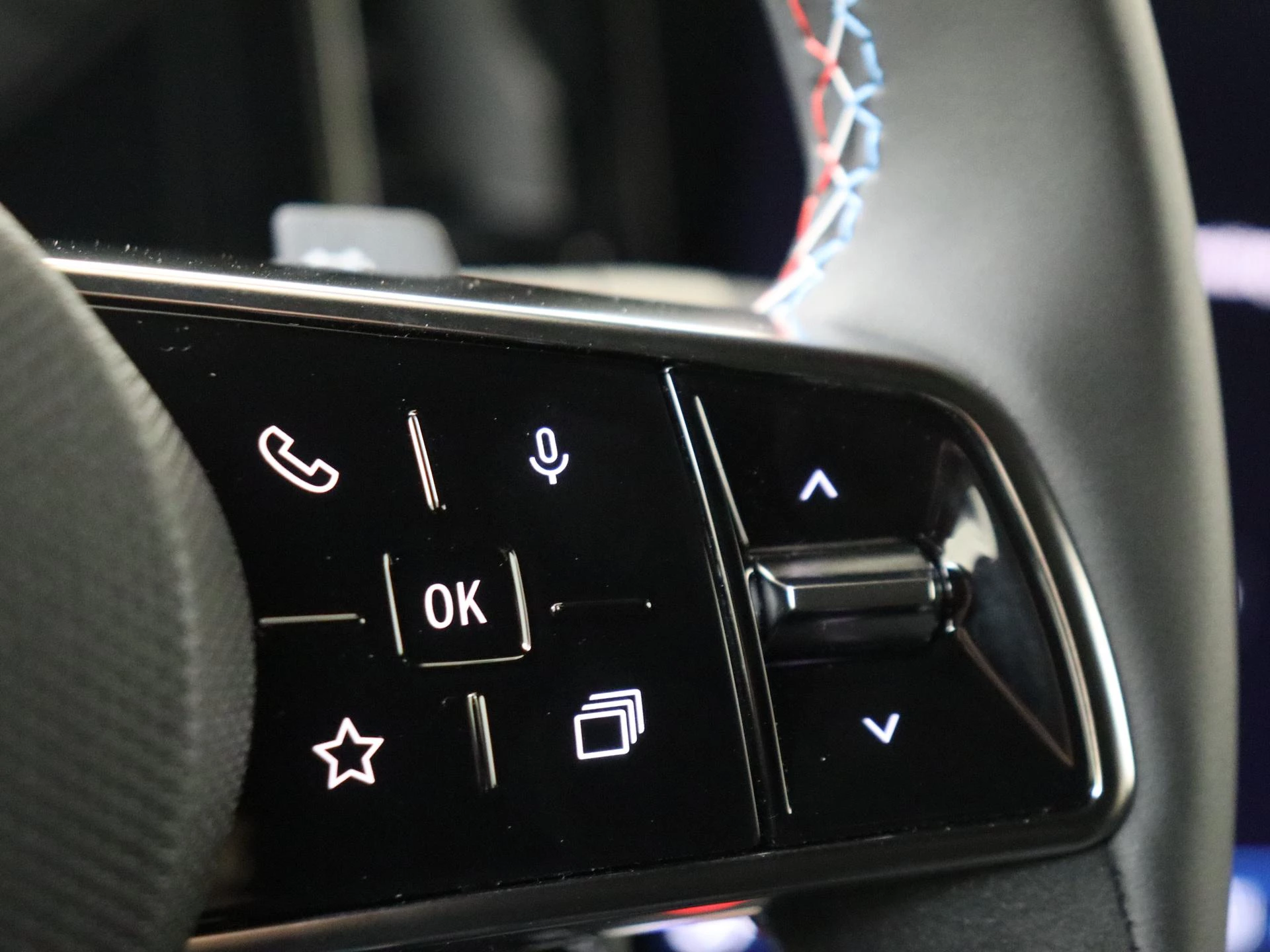 Renault-Megane E-Tech-image-13