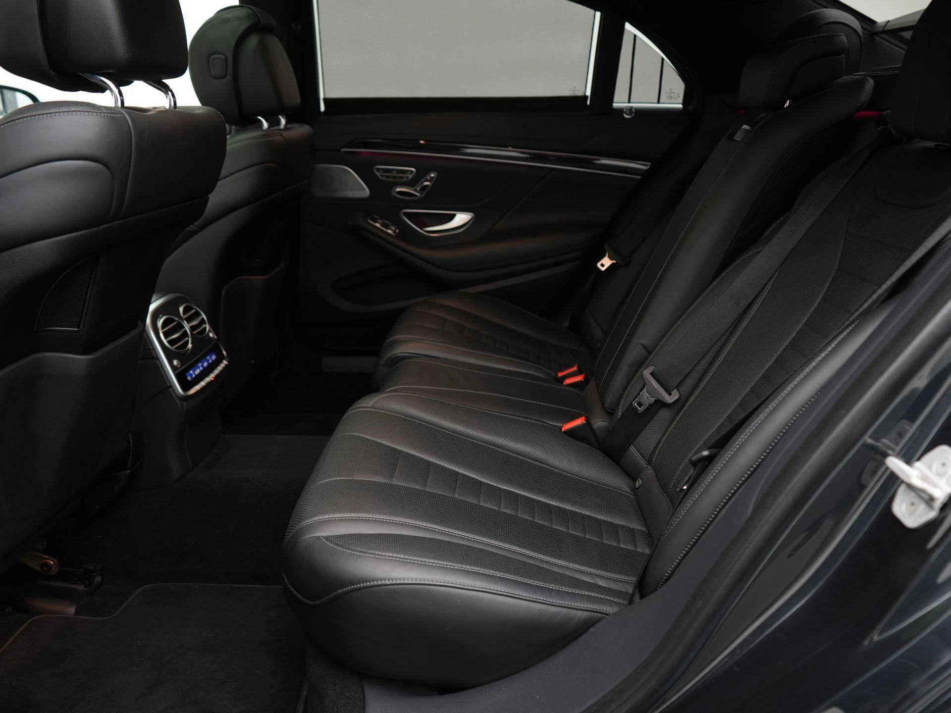 Mercedes-Benz-S-Klasse-image-9